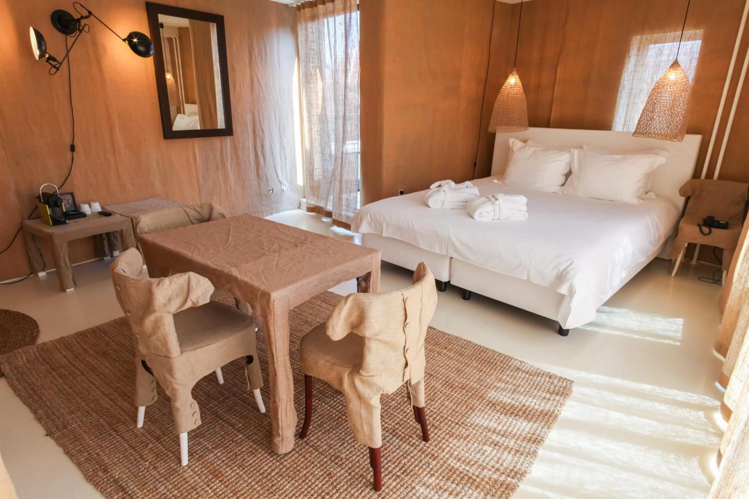 King Suite with Balcony in Hotel The Exchange