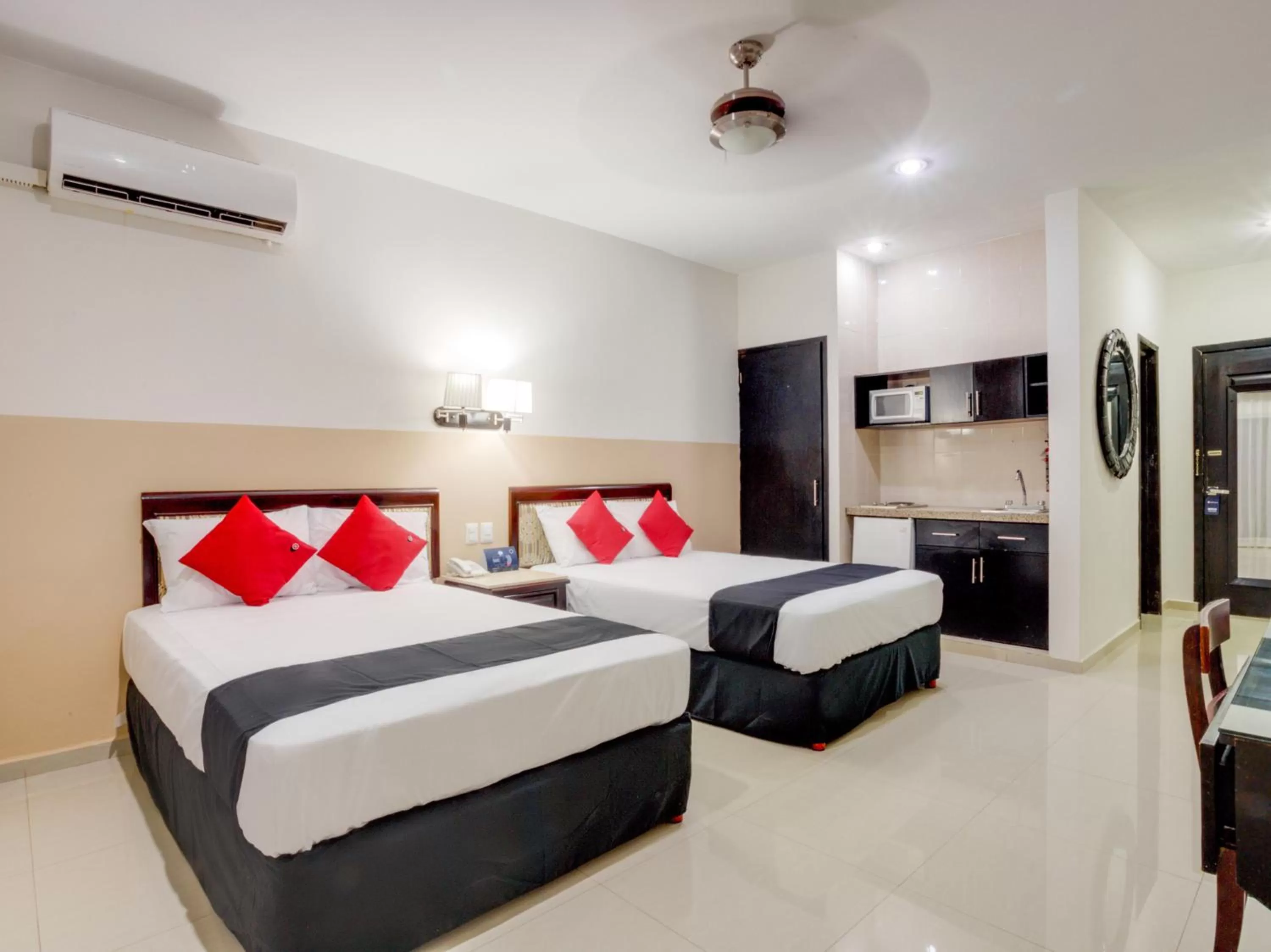 Superior Double Room with Two Double Beds in Hotel Siglo 21 Merida