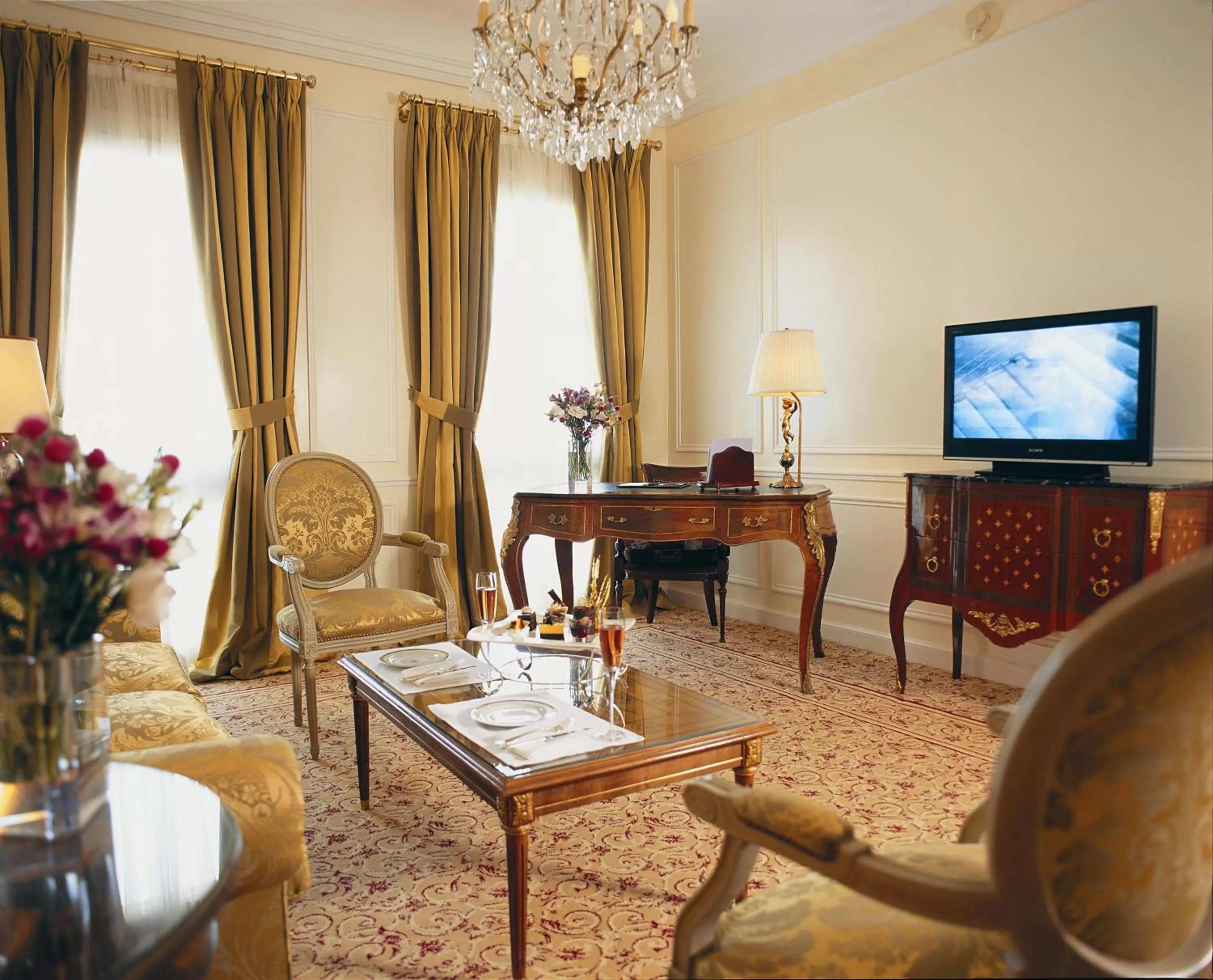 Two-Bedroom Suite in Alvear Palace Hotel - Leading Hotels of the World