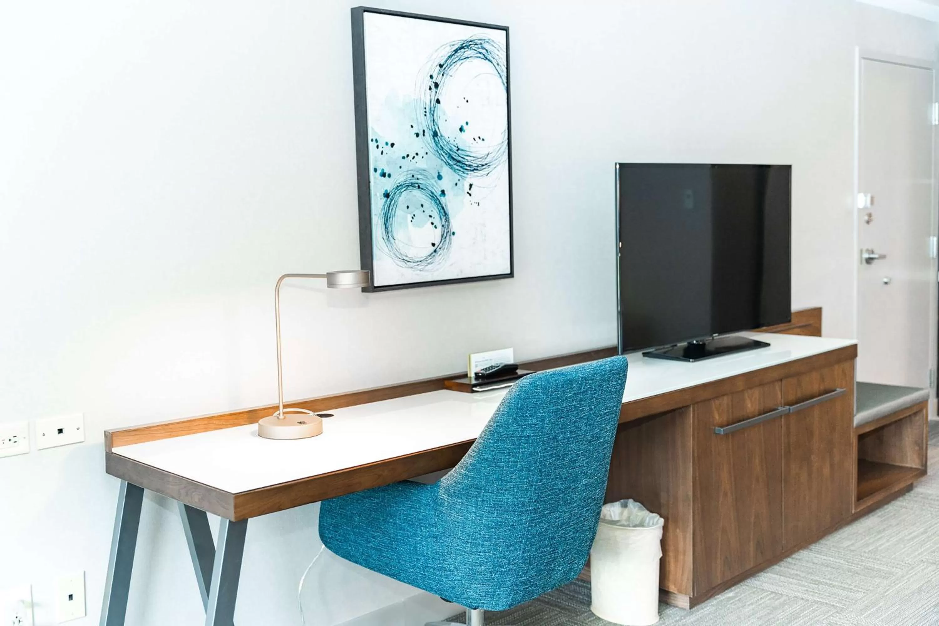 Queen Room with Two Queen Beds and Roll-In Shower - Mobility Access in Hilton Garden Inn Fairfax