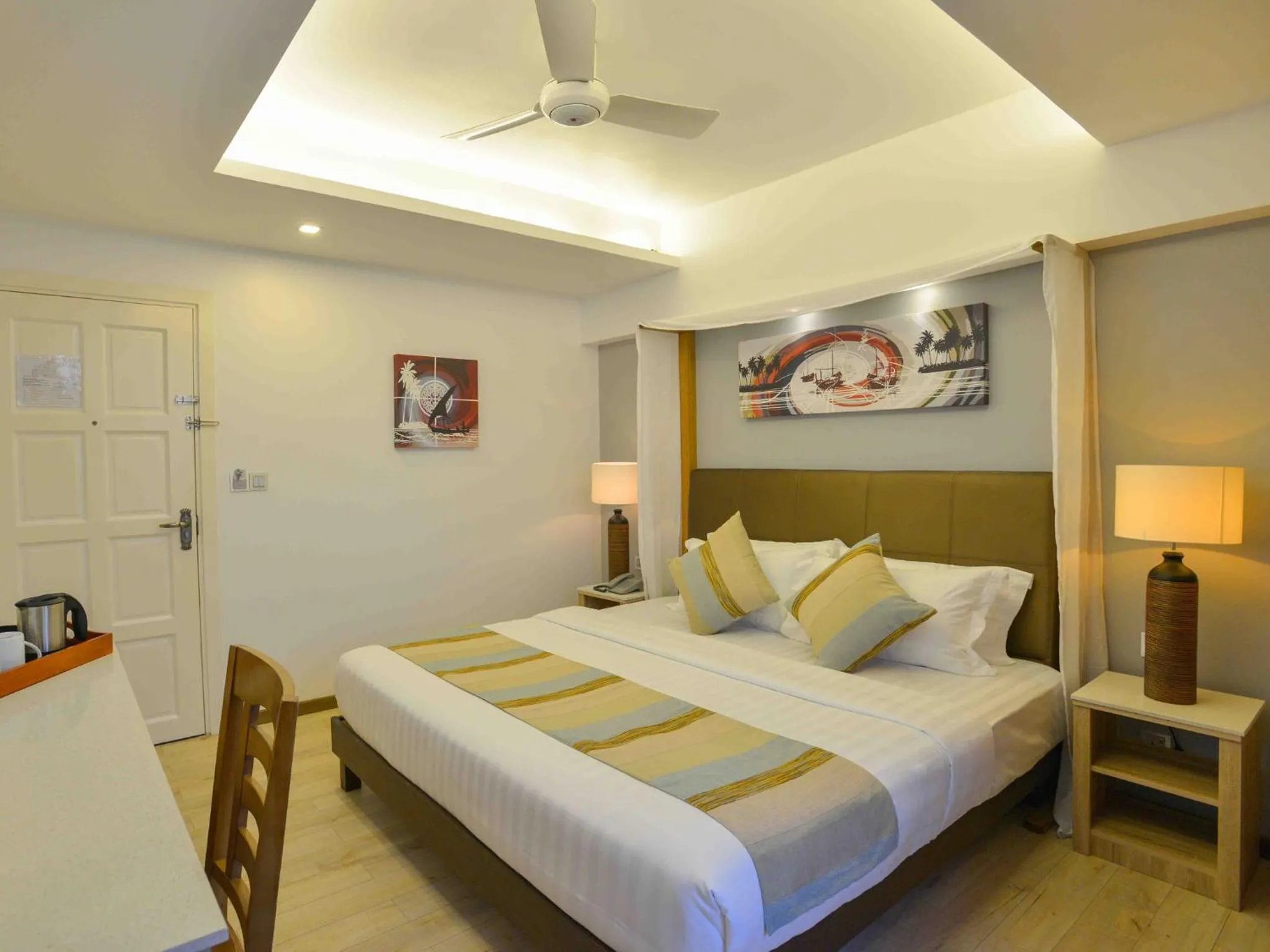 Deluxe Suite with Spa Bath and Sea View in Coconut Tree Hulhuvilla Beach