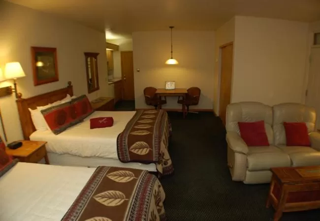 Deluxe Queen Room with Two Queen Beds in Wildwood Inn