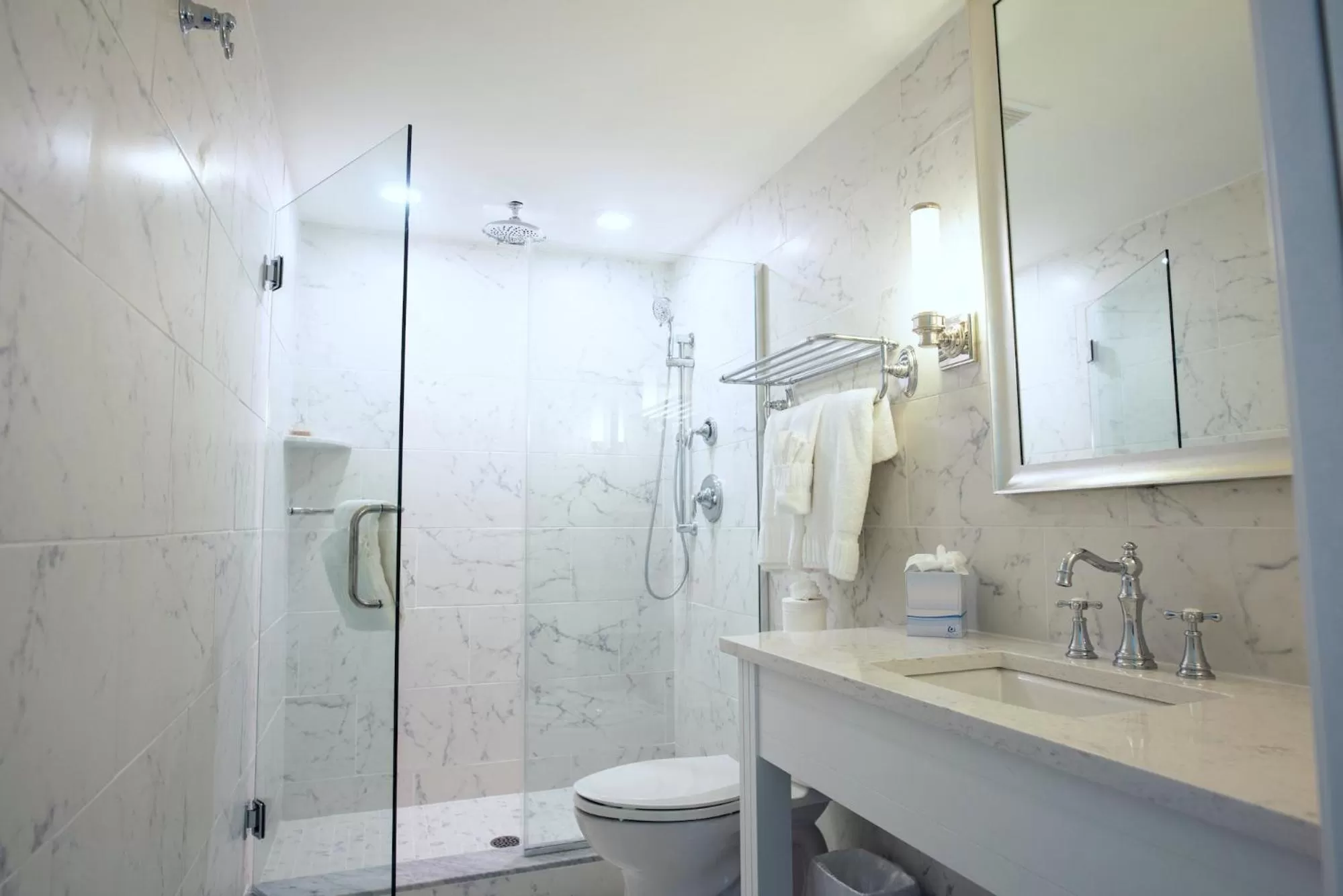 Standard Queen Studio in ICONA Avalon