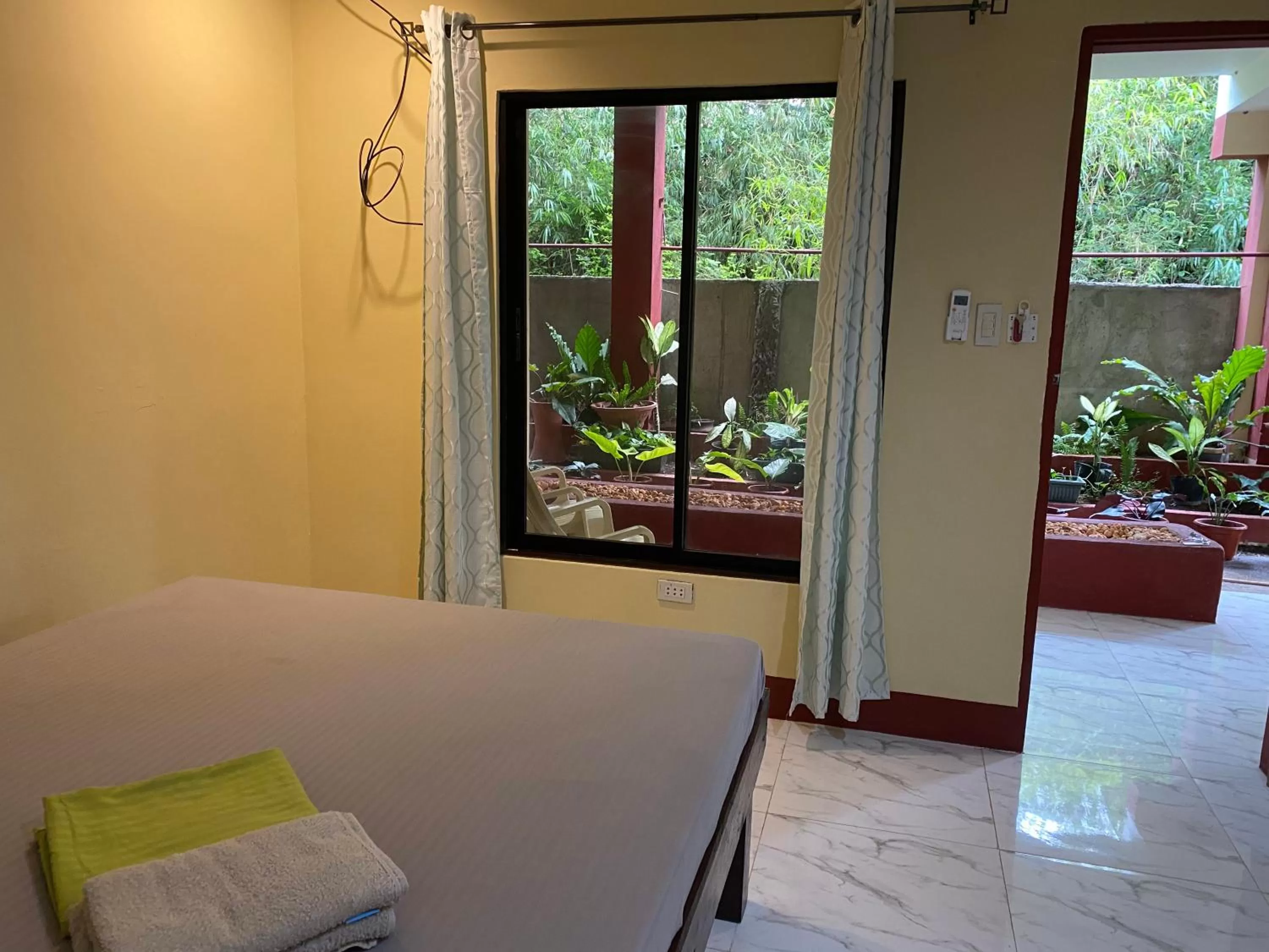 Queen Room with Garden View in One 4 Da Road