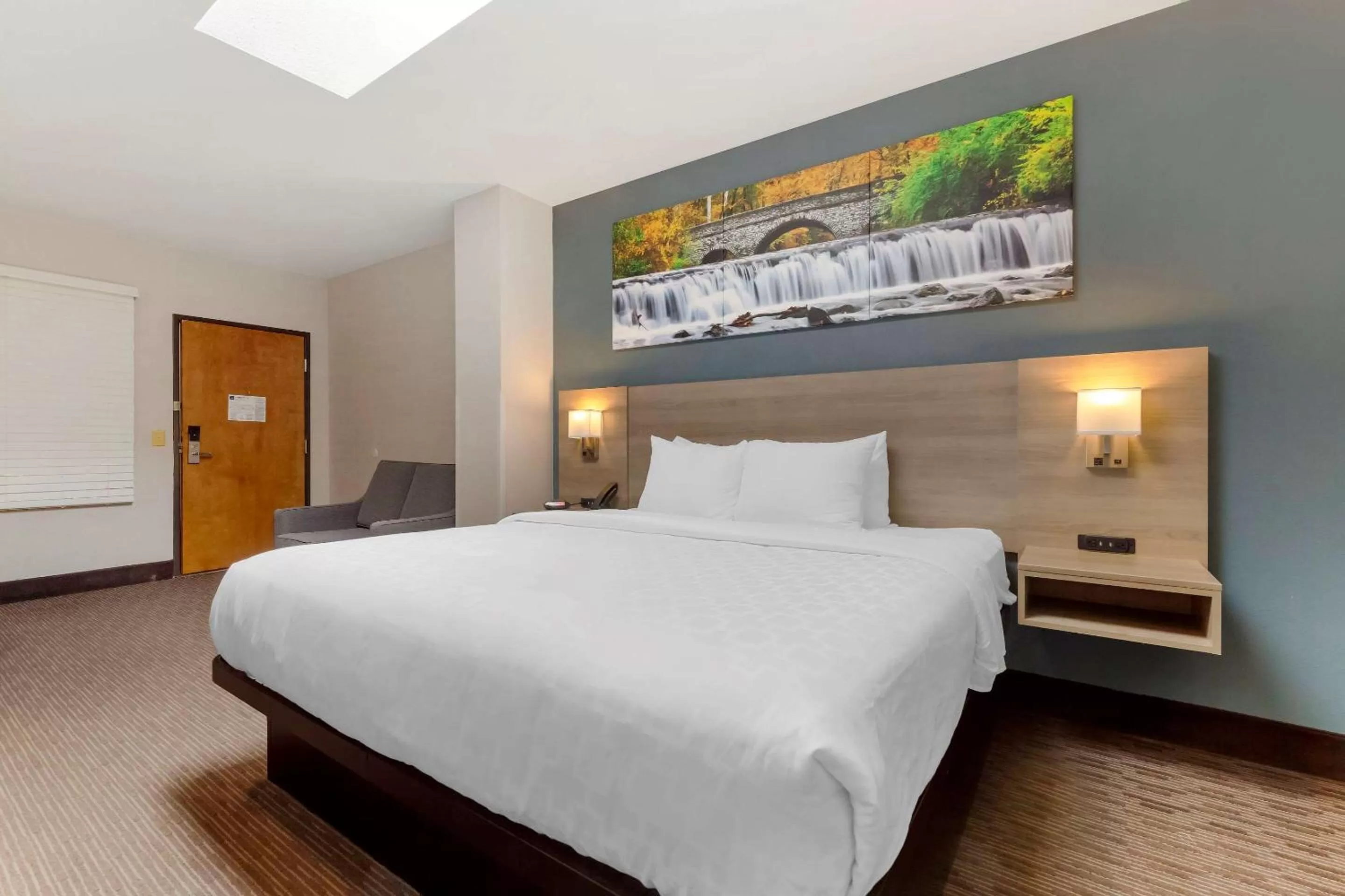 King Room - Accessible/Non Smoking in Clarion Pointe Tomah