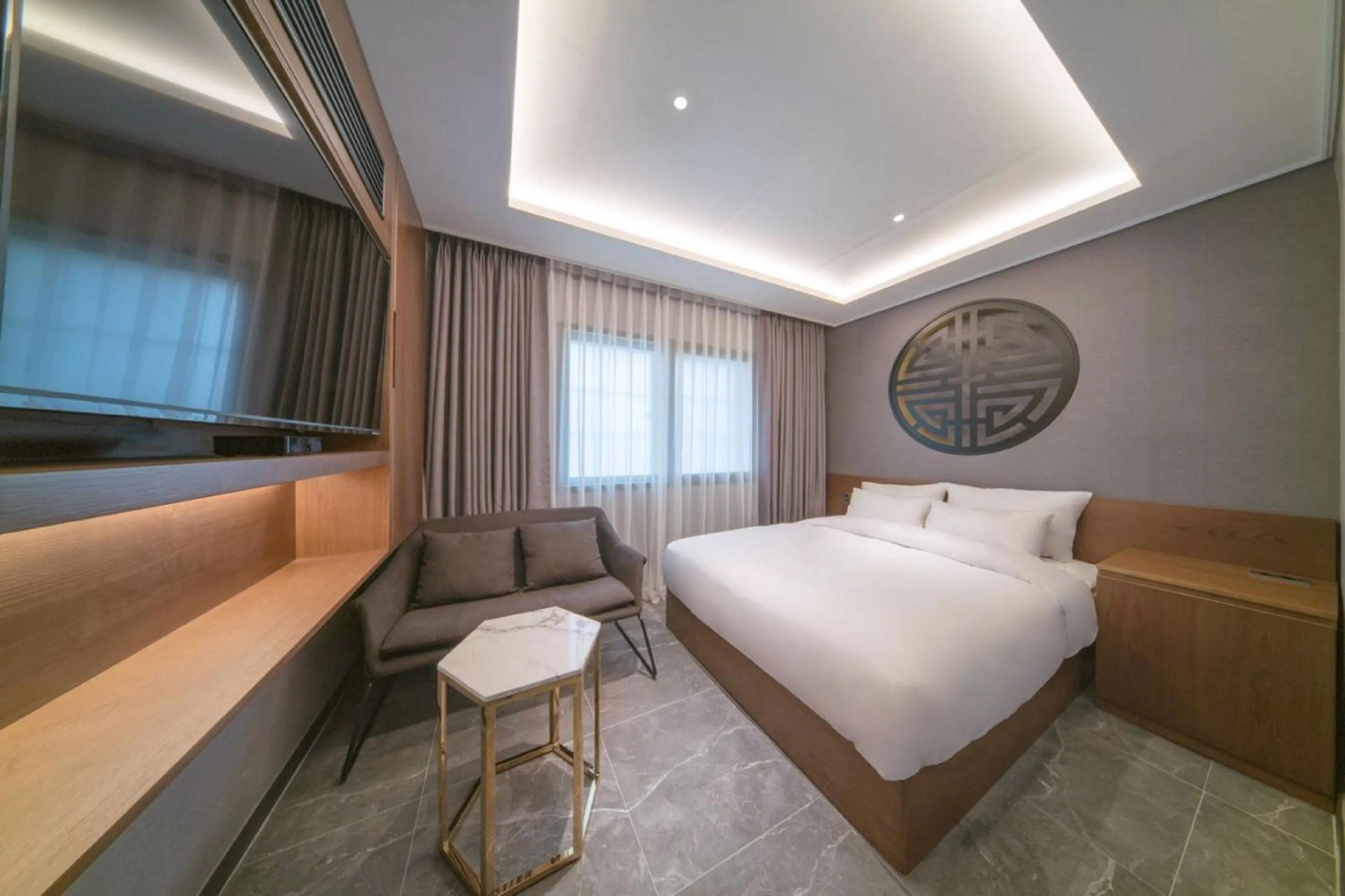 Spa Deluxe Double with 2 Glasses of Champagne and Carprese for 2 in Yeon Hwa Moon Hotel