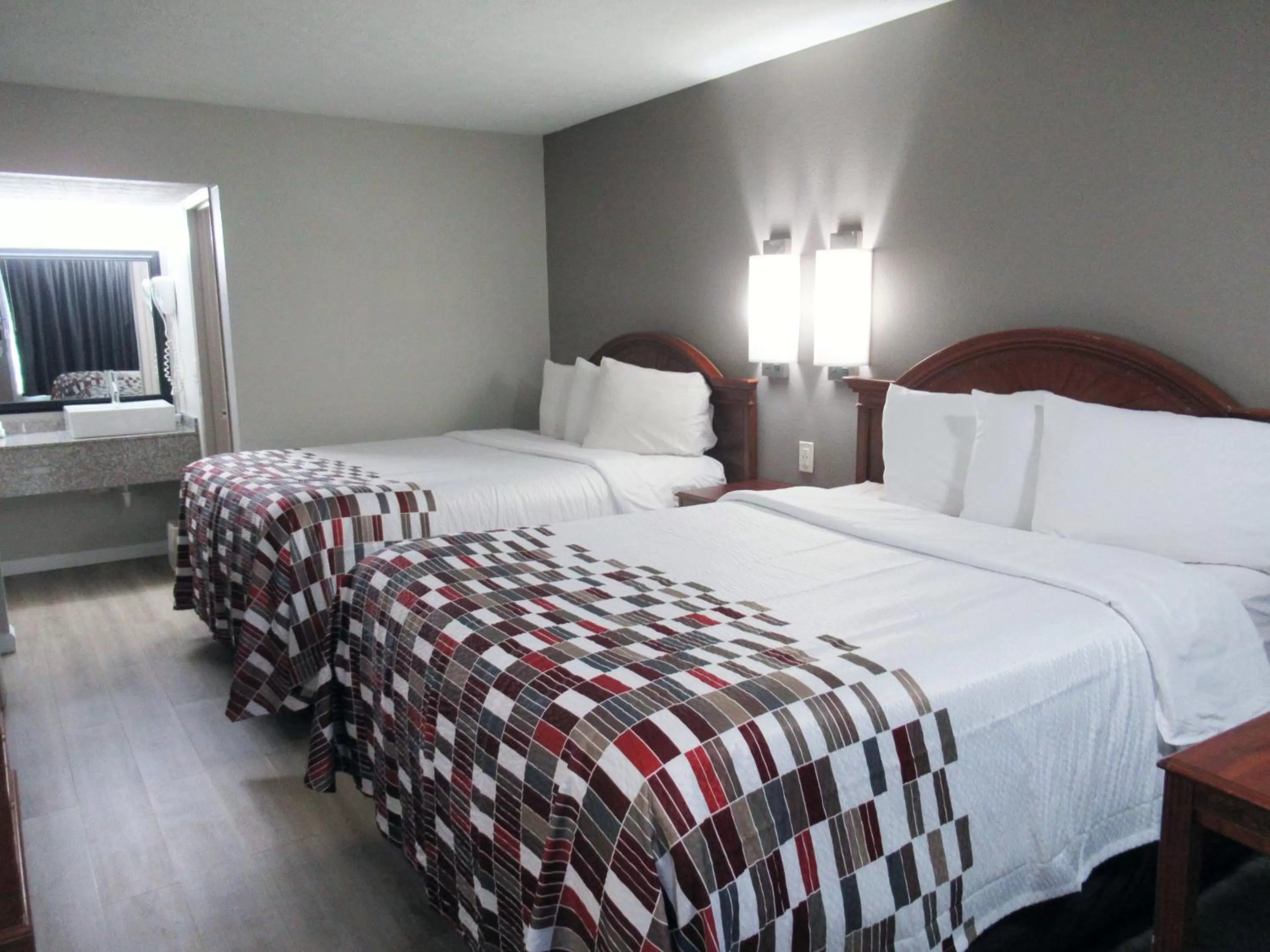 Deluxe Queen Room with Two Queen Beds Smoking in Red Roof Inn Walton - Richwood