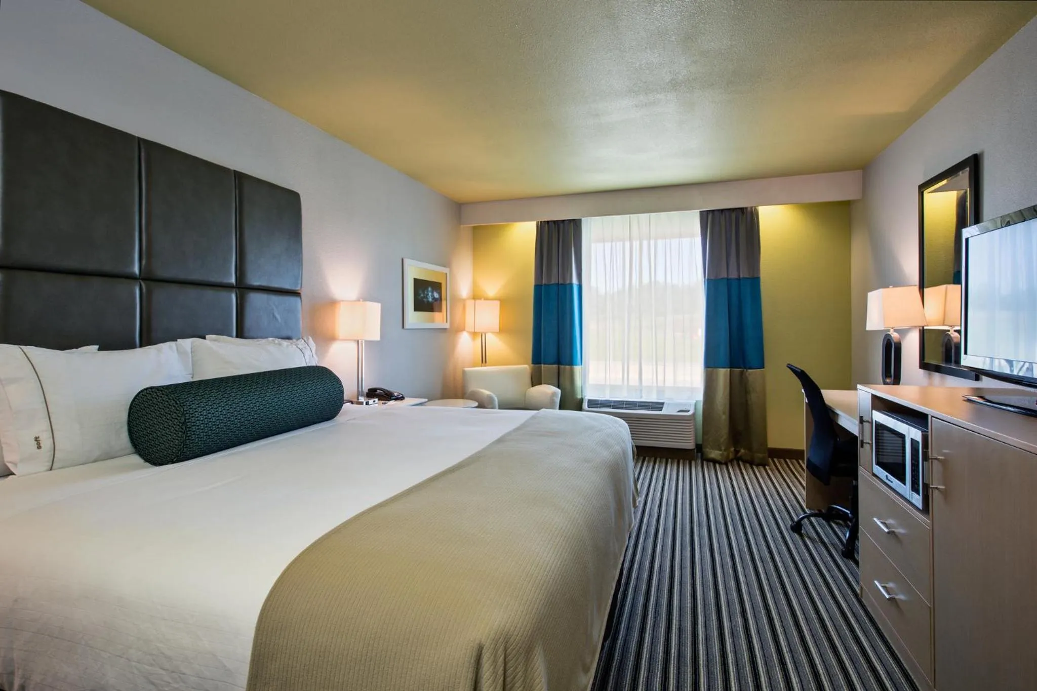 Suite with Two Queen Beds in Holiday Inn Express & Suites Carlisle - Harrisburg Area by IHG