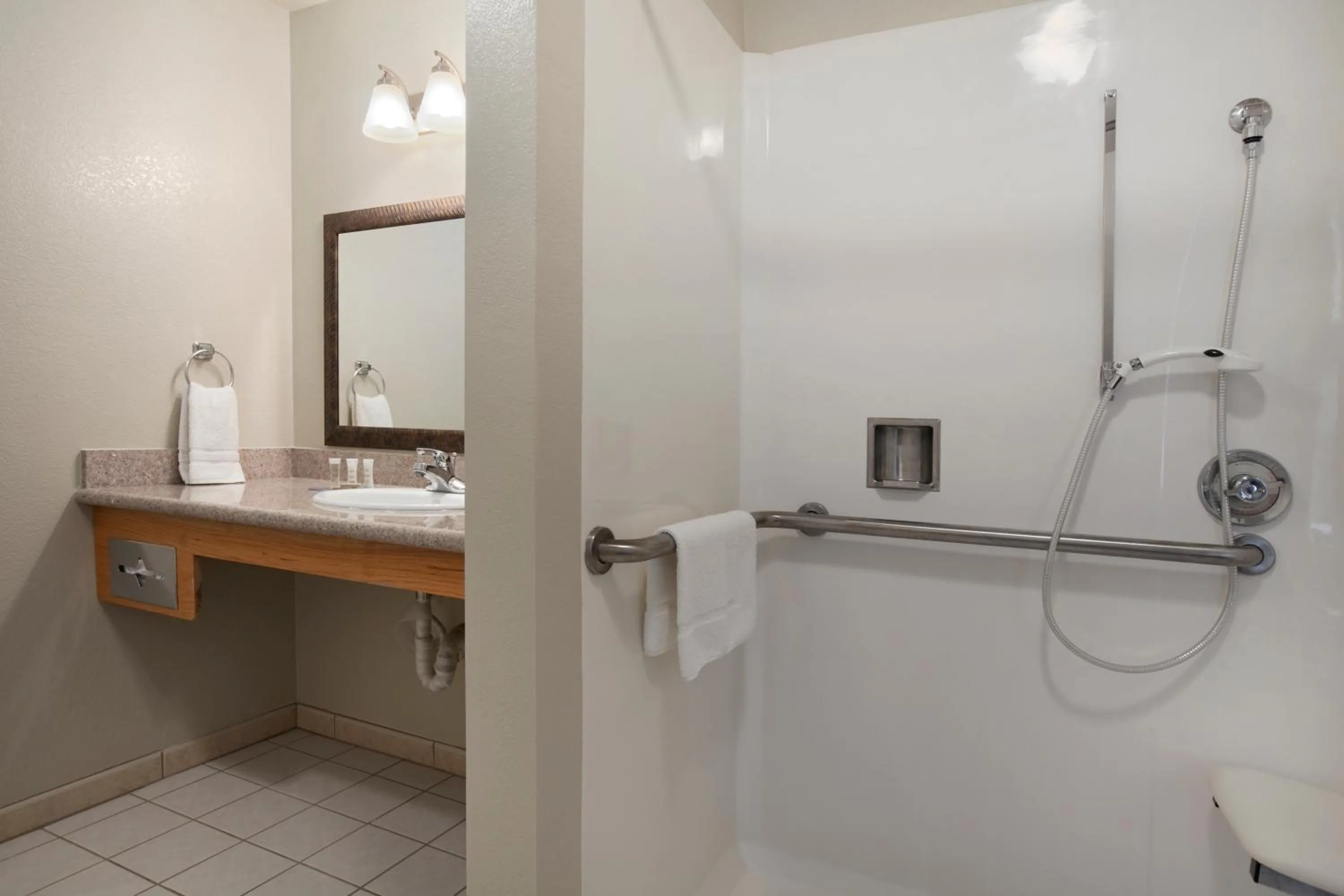 King Room - Mobility/Hearing Accessible - Non-Smoking in Super 8 by Wyndham Vallejo/Napa Valley