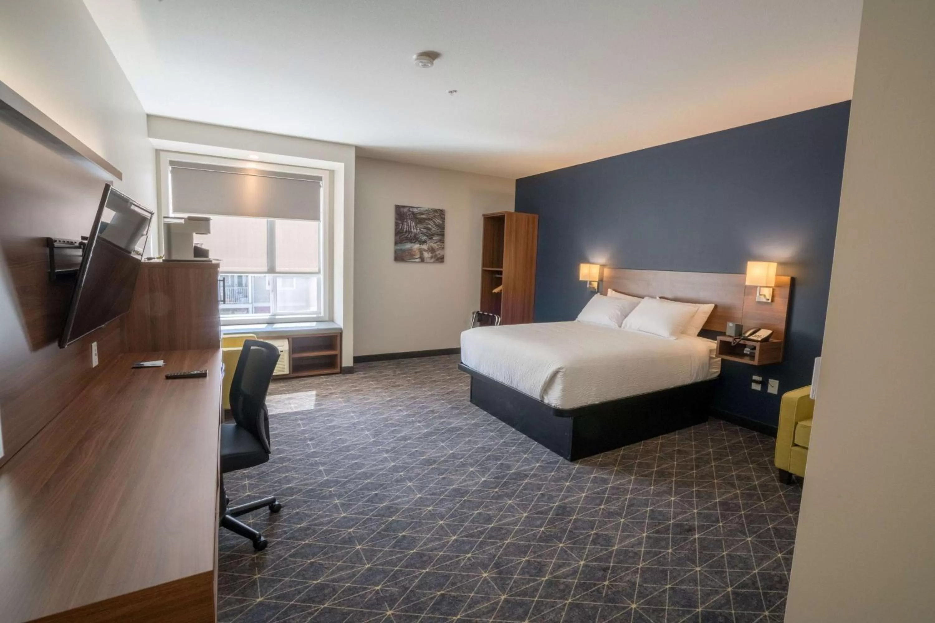 Queen Room - Mobility Access/Non-Smoking in Microtel Inn & Suites by Wyndham Kelowna