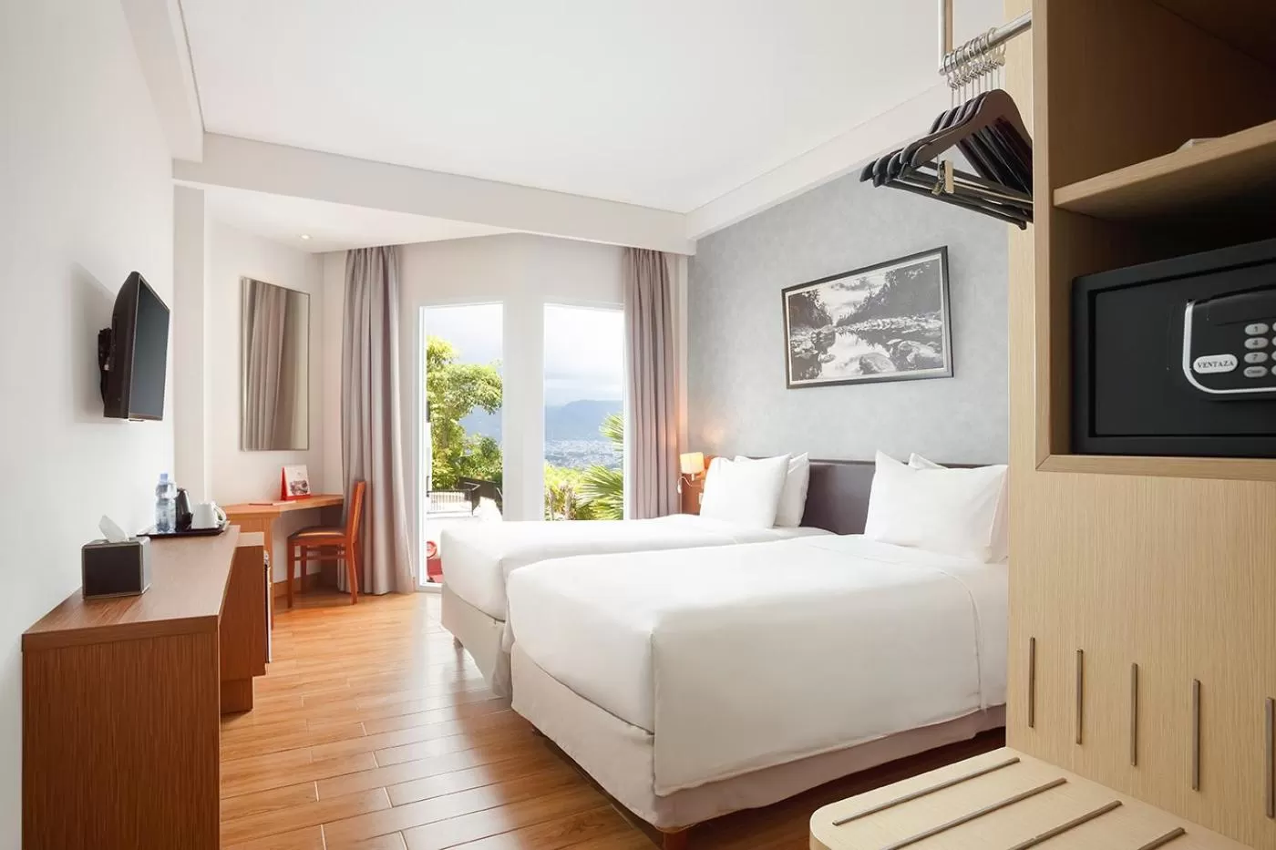 Deluxe Twin Room with Sea View in Swiss-Belinn Luwuk