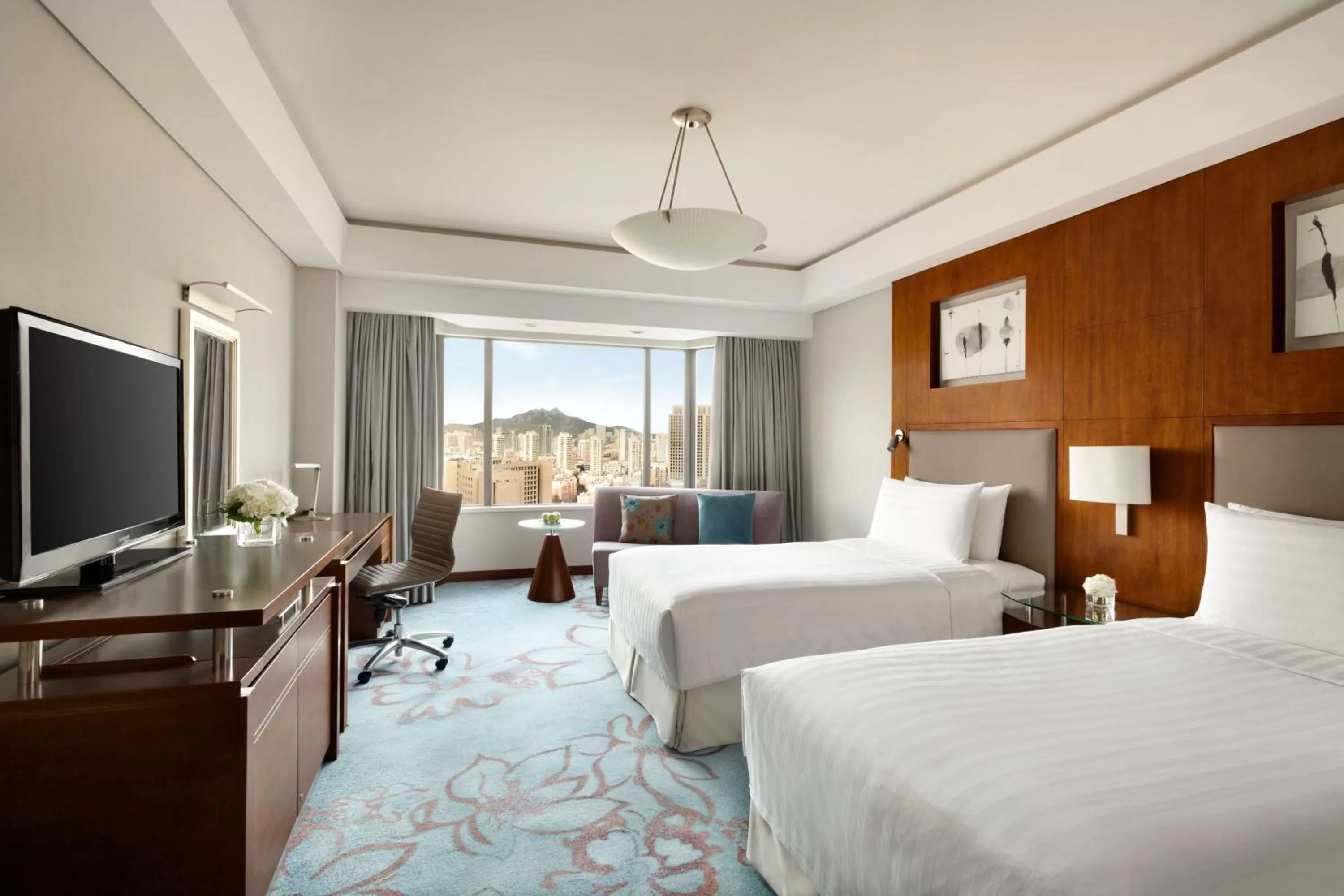 Deluxe Twin Room - City Wing in Shangri-La Qingdao - May Fourth Square