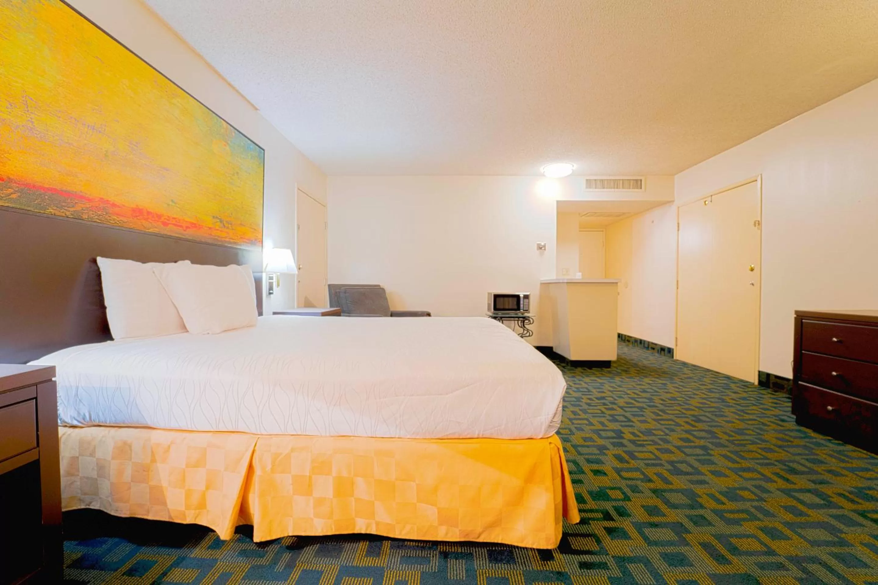 Pool View King Bed	 in Royal Plaza Inn