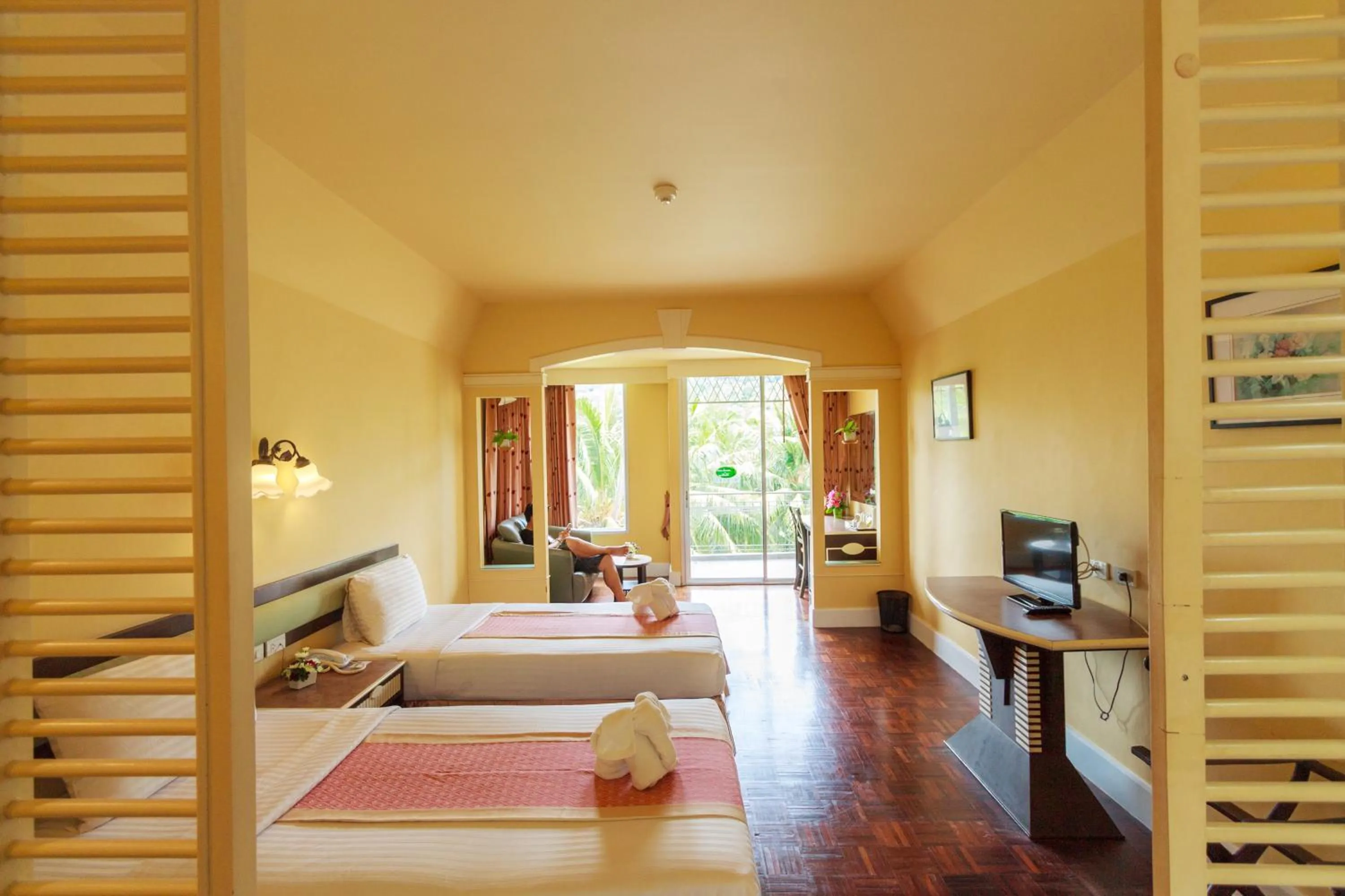 Superior Twin Room with Lake View in Brookside Valley Resort