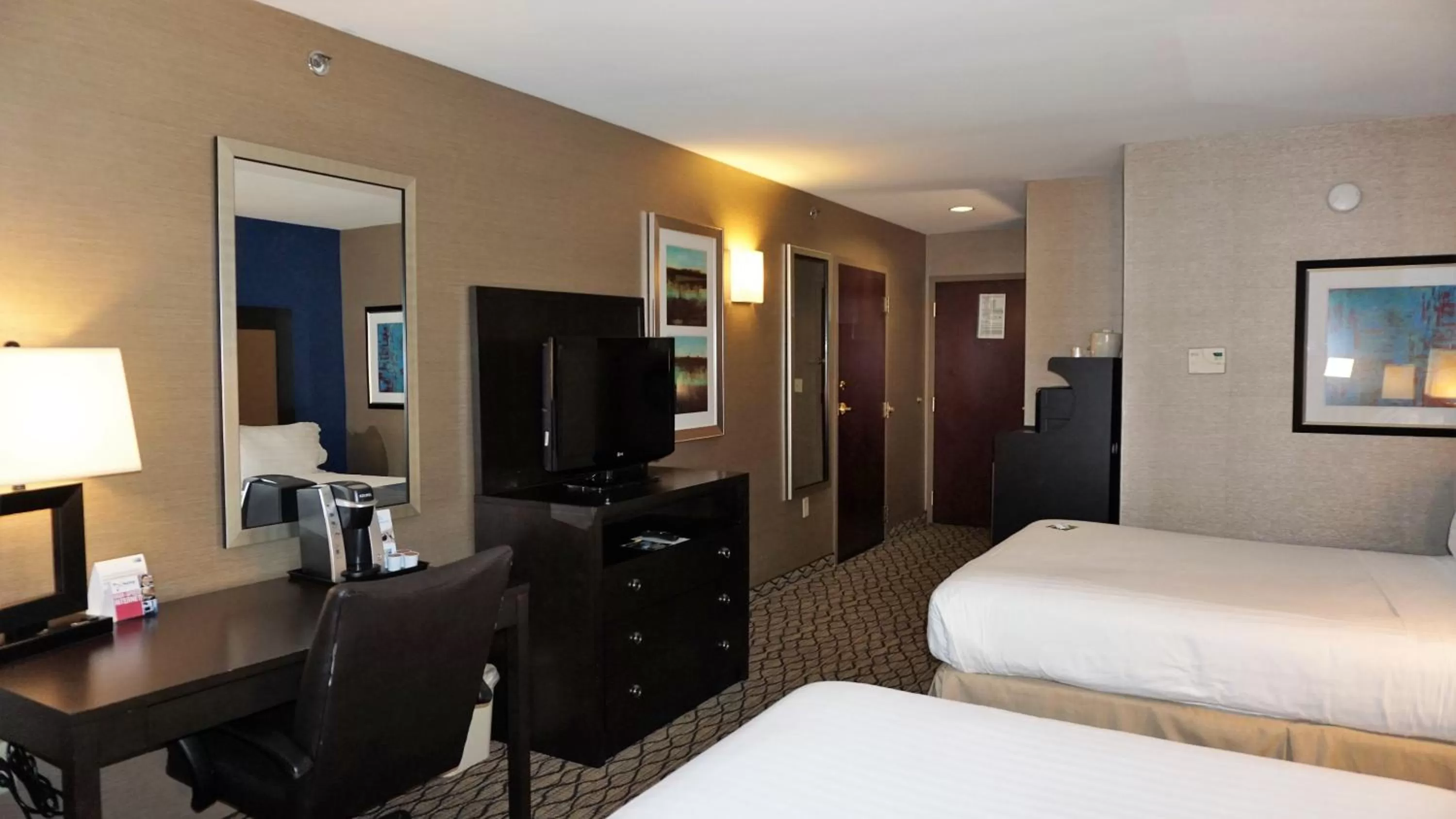 Standard King Room with Roll-in Shower - Mobility Accessible in Holiday Inn Express & Suites Gibson by IHG