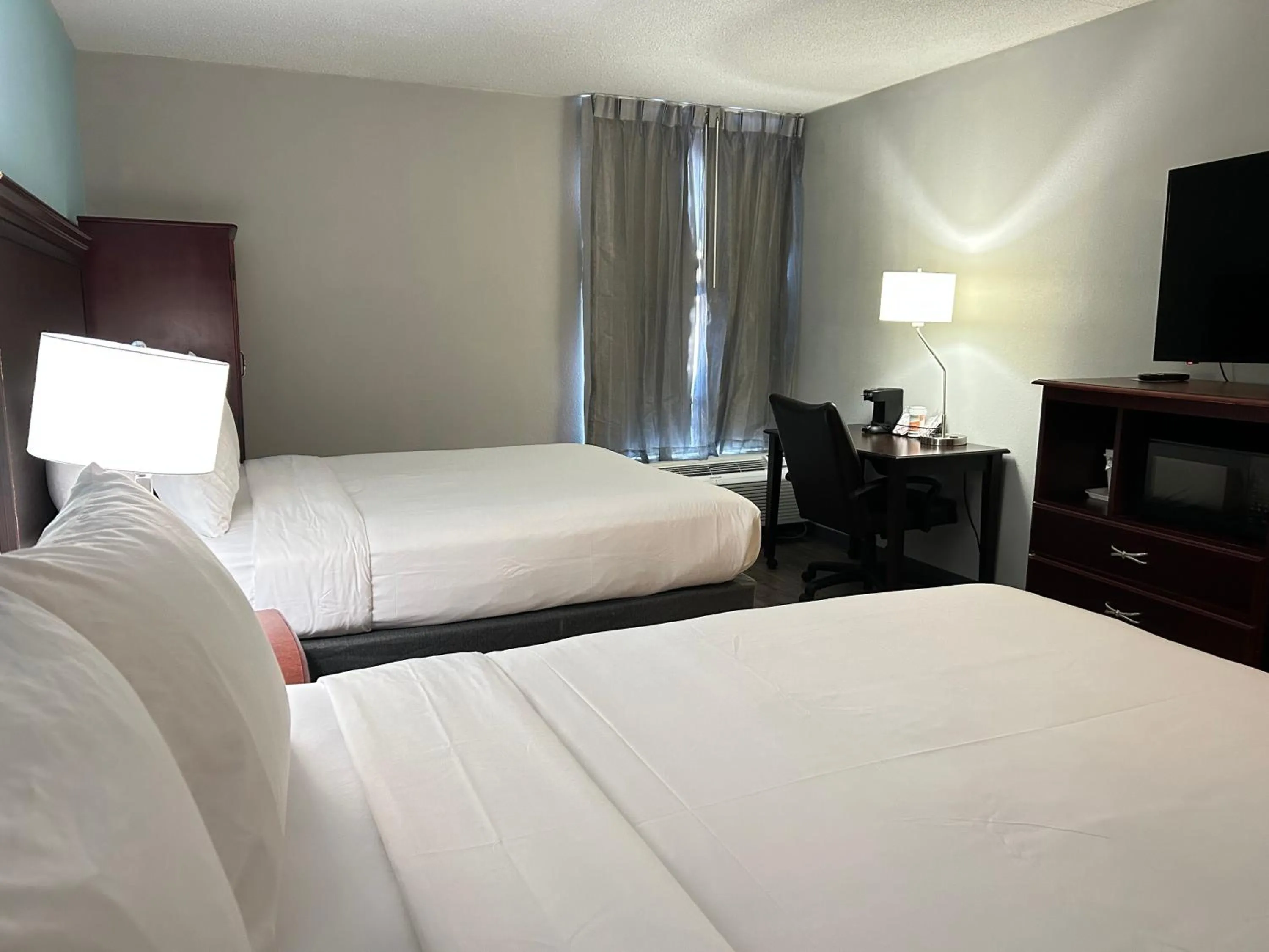 Double Queen Room in Clarion Inn & Suites Grand Rapids Airport