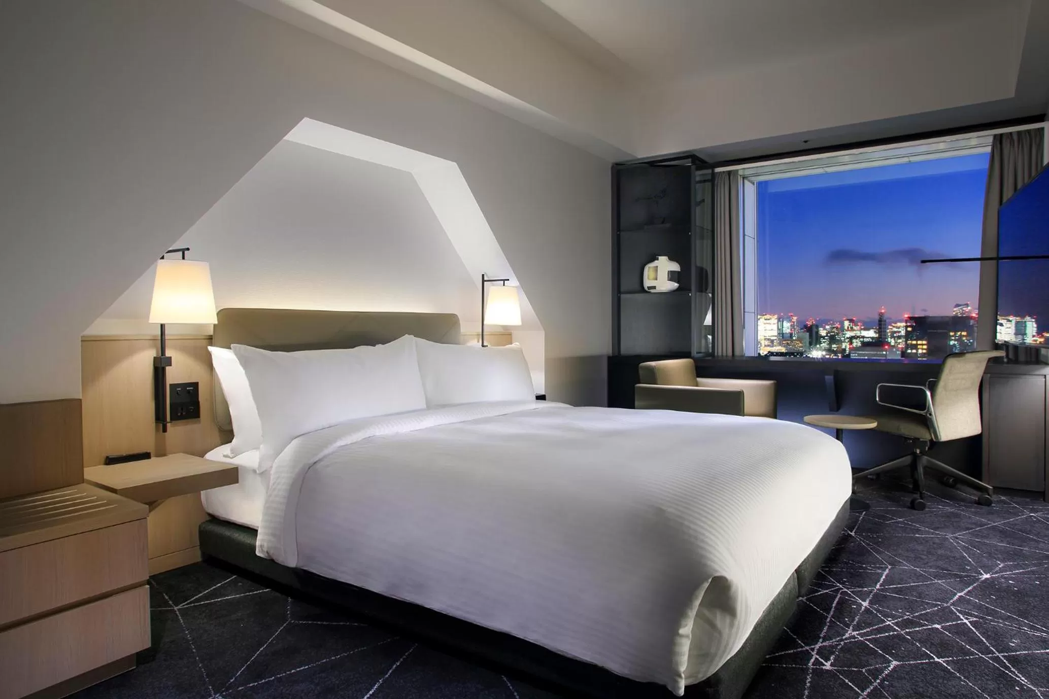 35th-38th Floor Premium Room Queen - Non-Smoking (with breakfast / Additional breakfast fee will be charged for children under 6 y/o) in Tokyo Dome Hotel