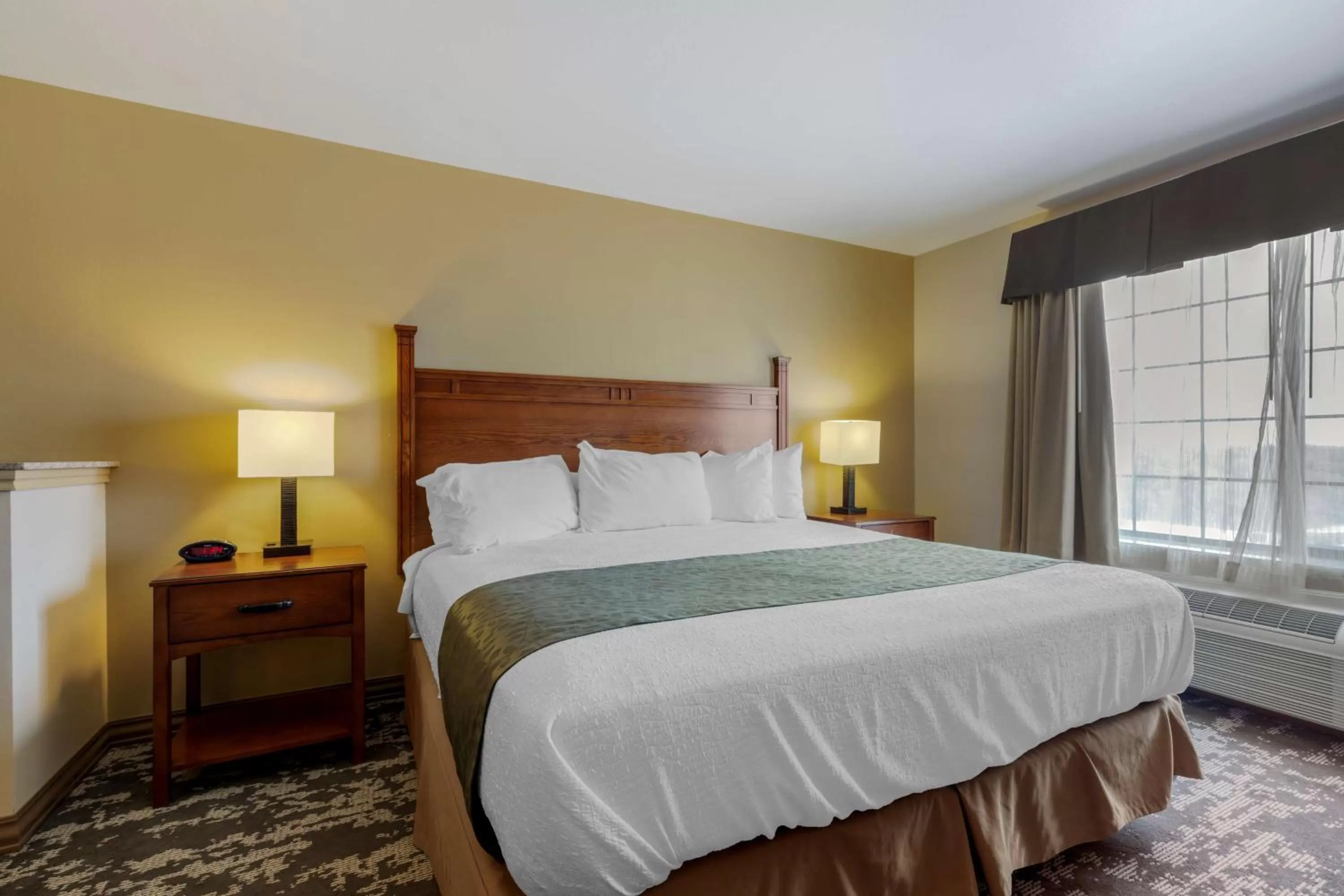 Deluxe King Room - Non-Smoking in Best Western Plus Red River Inn