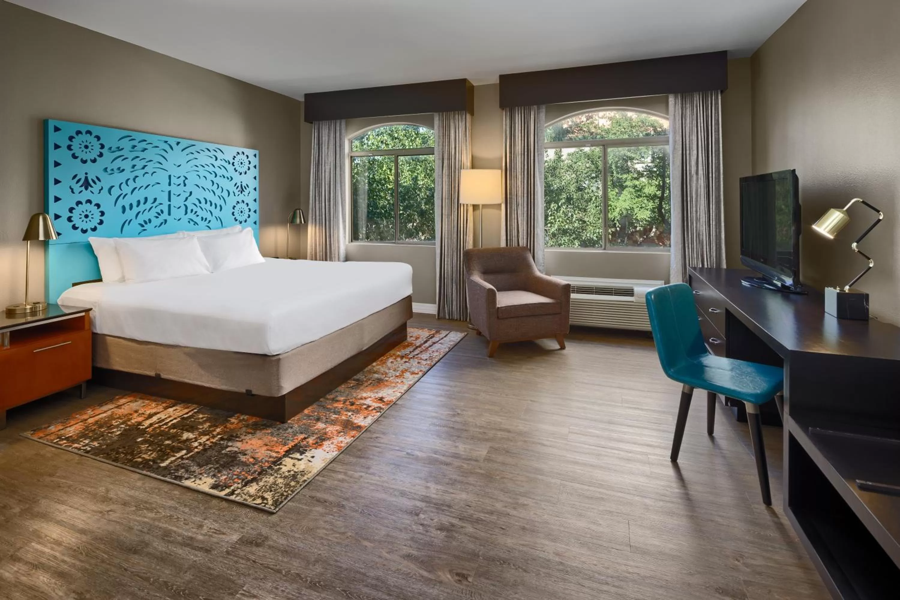 Standard King Room in Hotel Indigo San Antonio Riverwalk by IHG