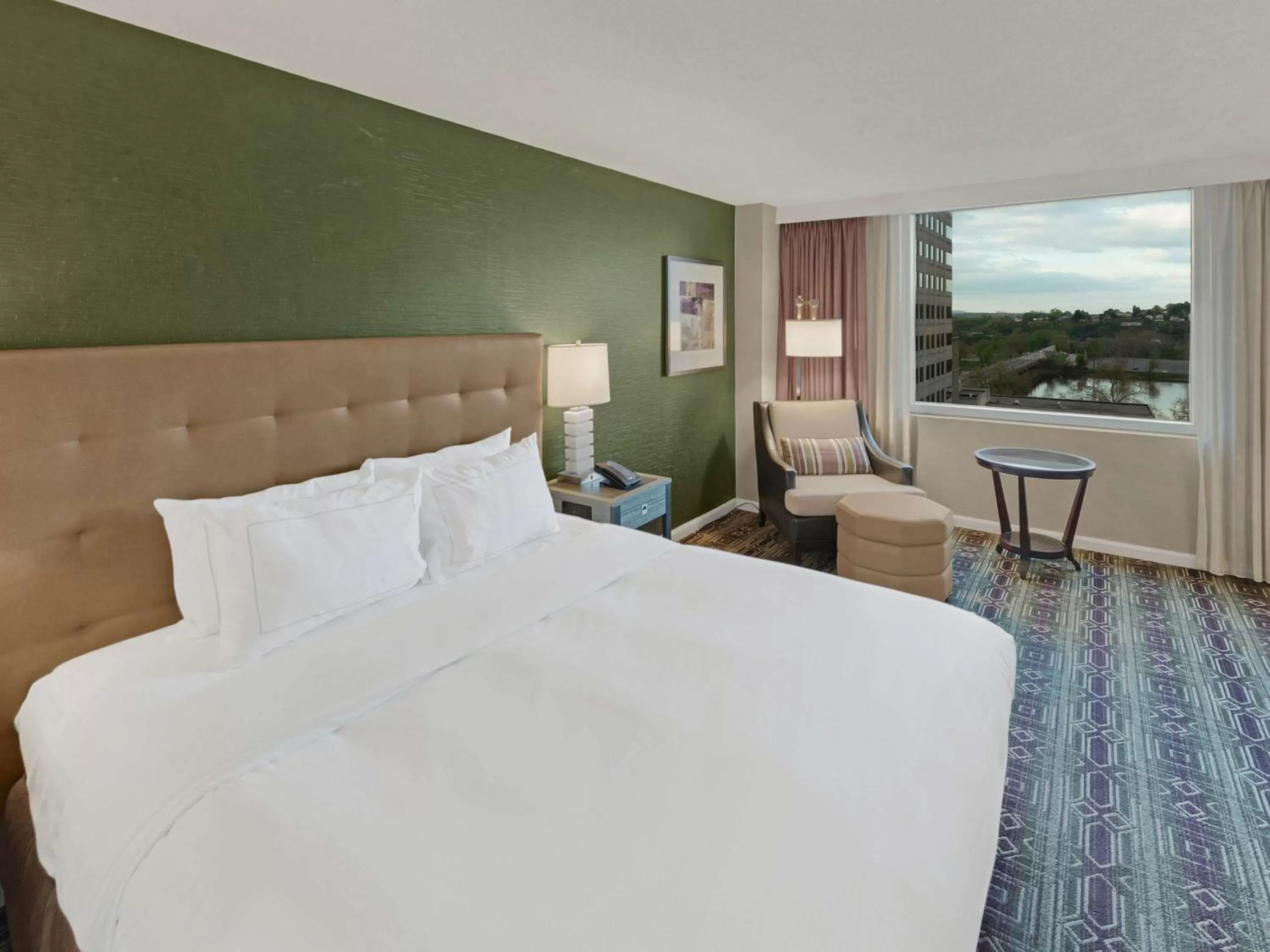 King Room in Hilton Harrisburg near Hershey Park