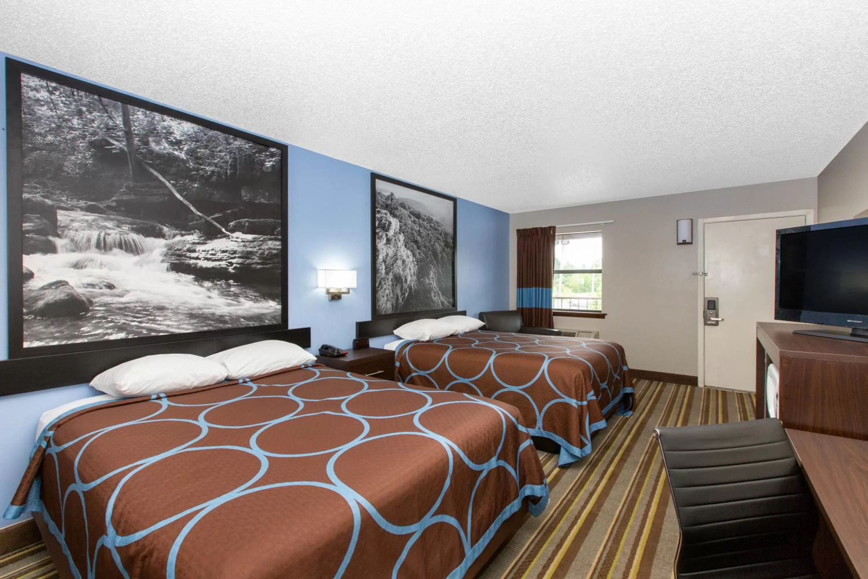 Deluxe Double Room with Two Double Beds - Non-Smoking in Super 8 by Wyndham Malvern