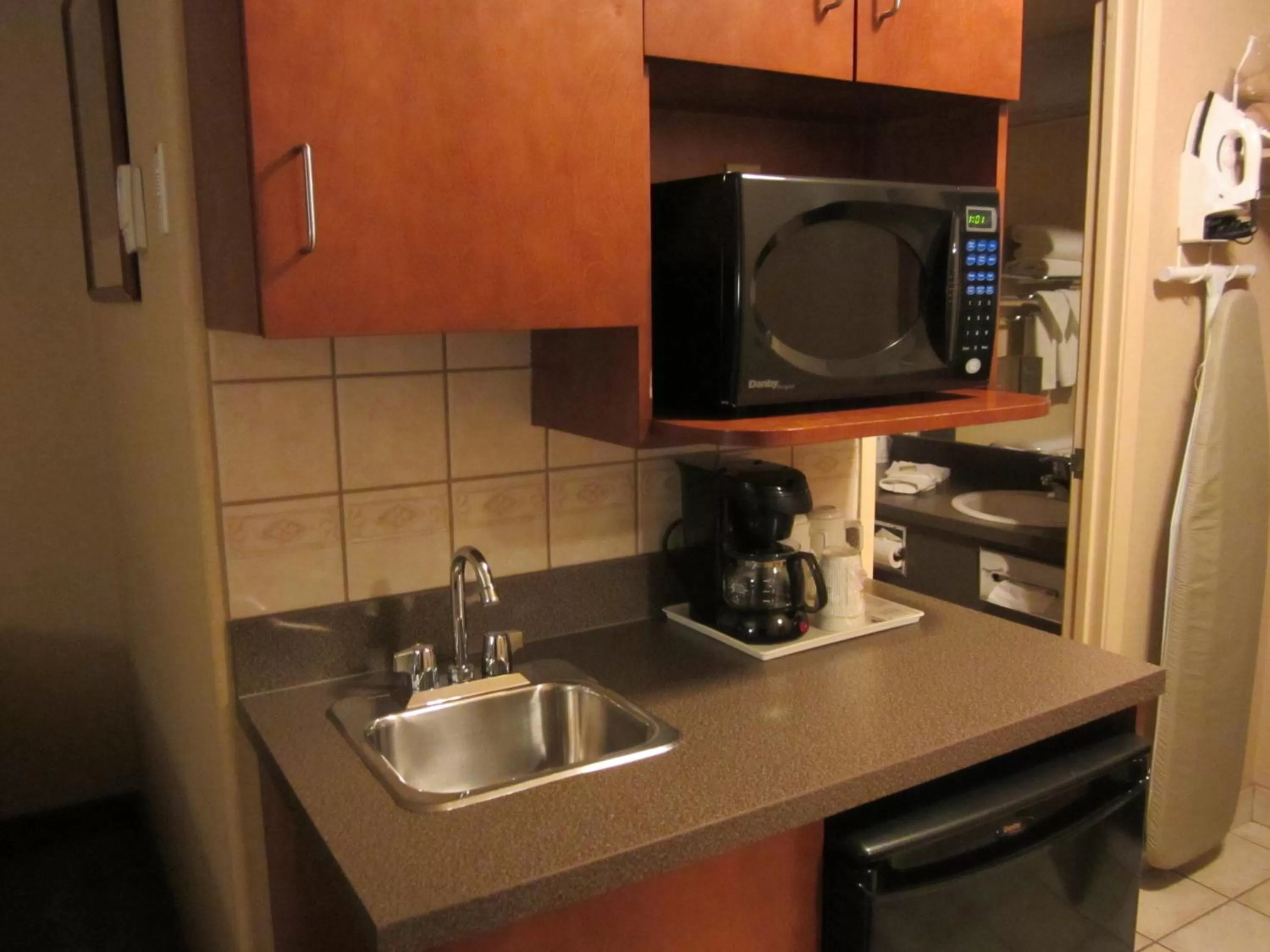 One-Bedroom Queen Apartment - Non-Smoking in Super 8 by Wyndham Fort St. John BC