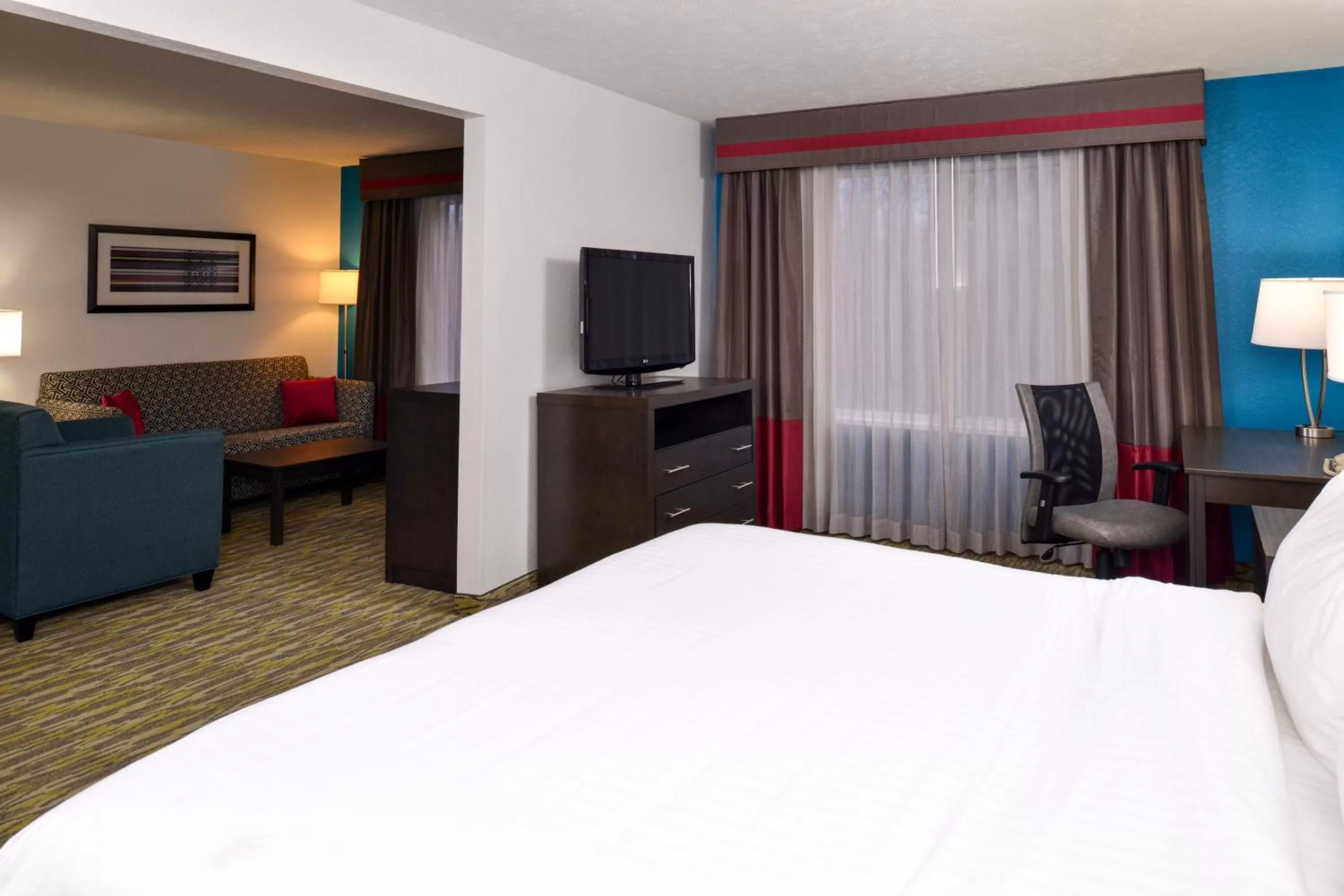 King Suite with Sofa Bed in Holiday Inn Express Hotel & Suites Omaha West by IHG