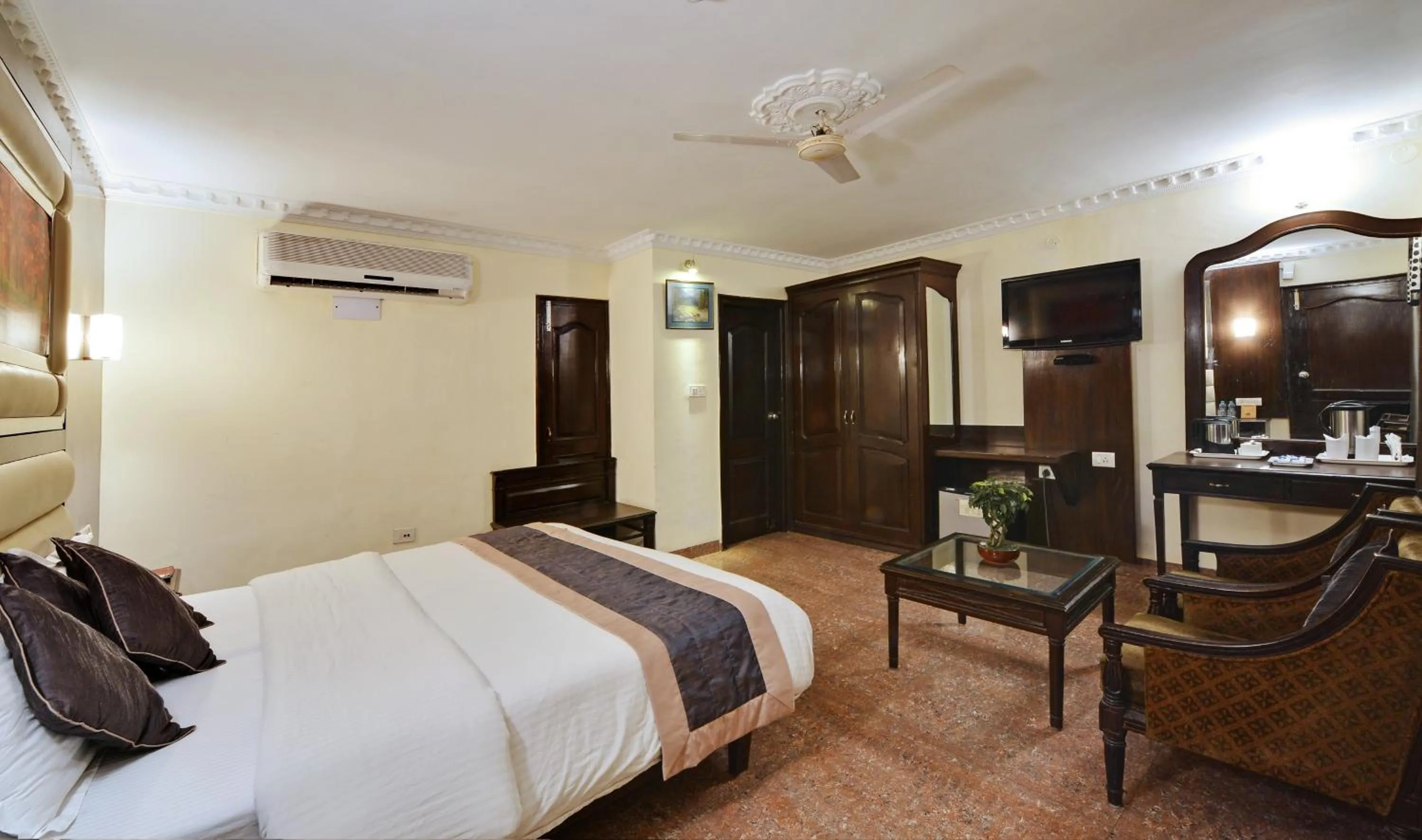 Super Deluxe Double Room - single occupancy in Hotel City Heart Premium