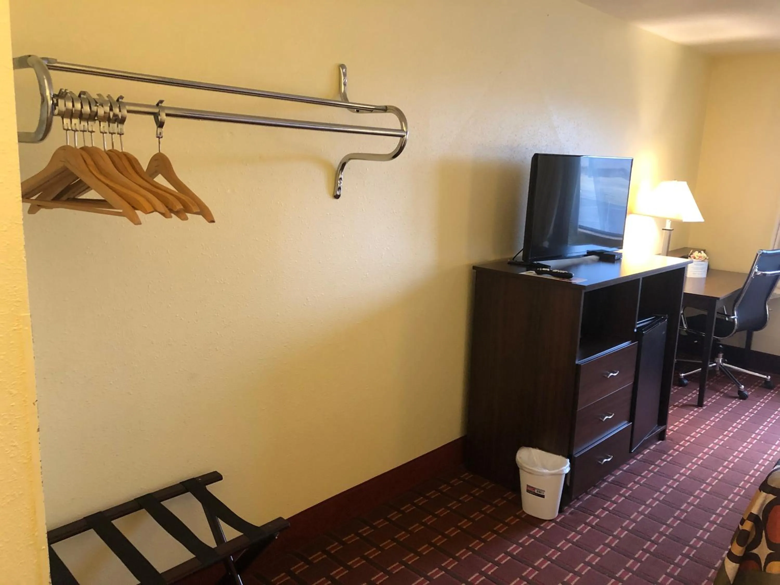 King Room - Non-Smoking in Super 8 by Wyndham Plover Stevens Point Area