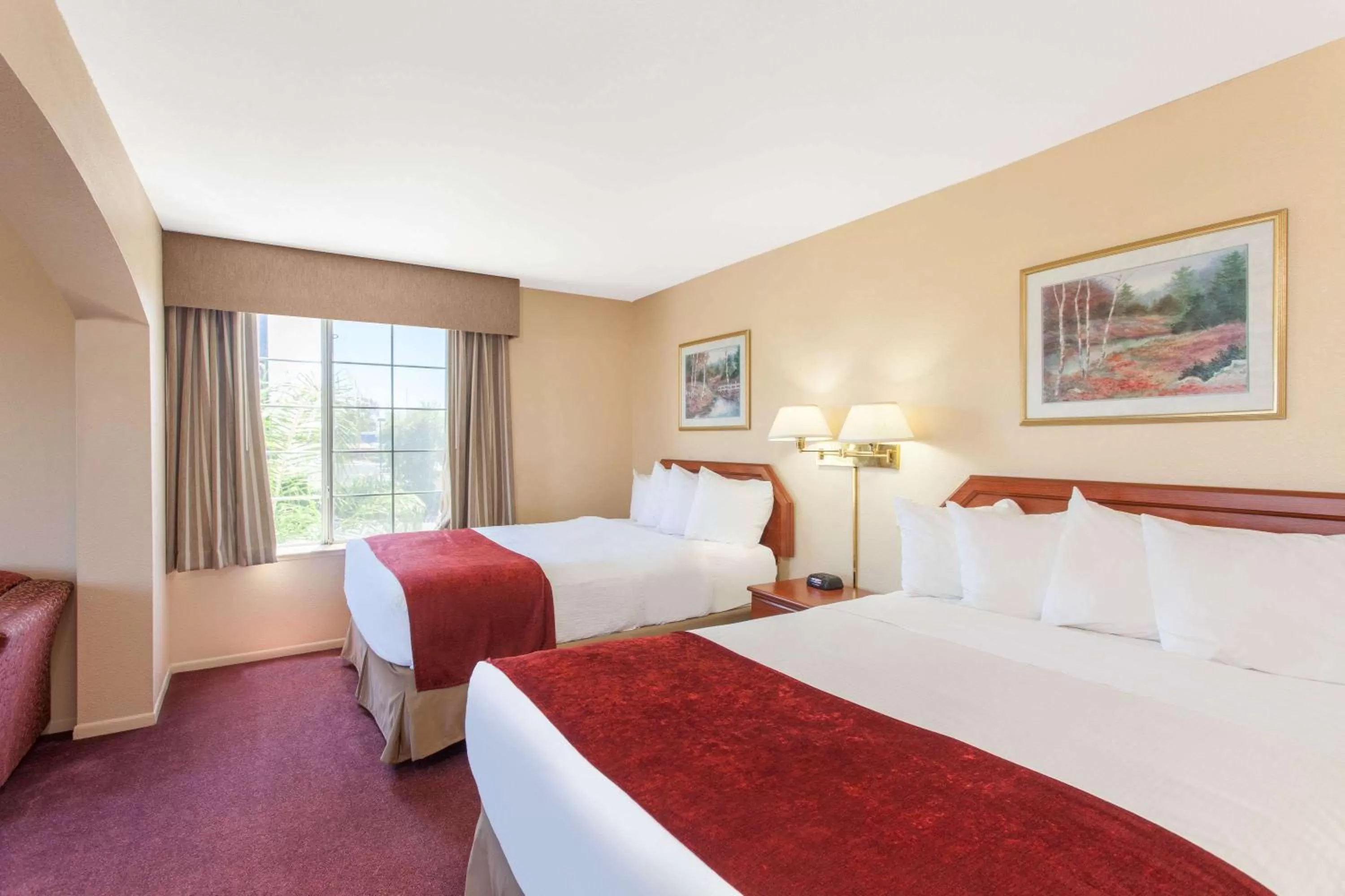 Studio Suite with Two Queen Beds - Non-Smoking in Ramada by Wyndham Fresno Northwest