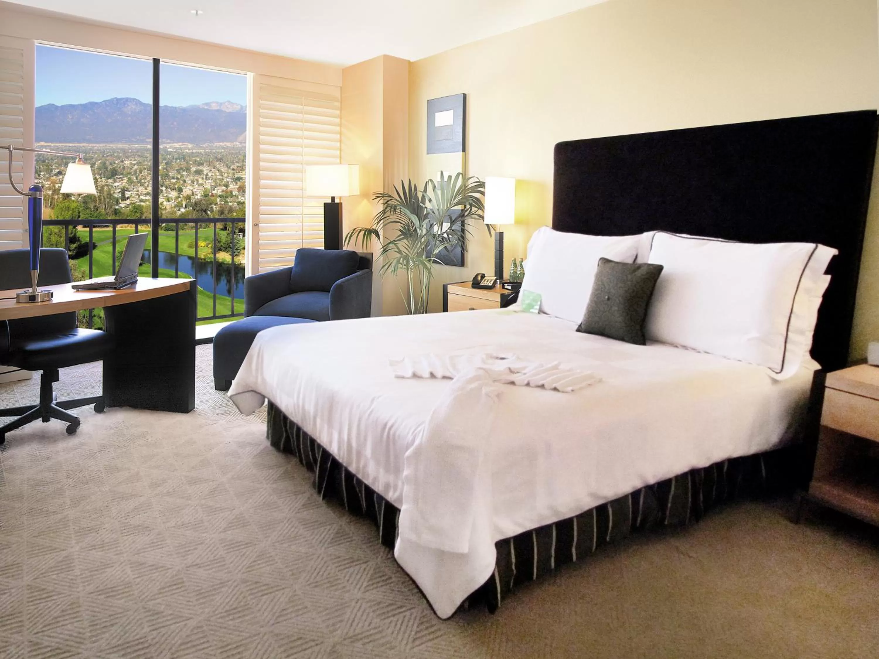 Standard Deluxe Room in Pacific Palms Resort and Golf Club