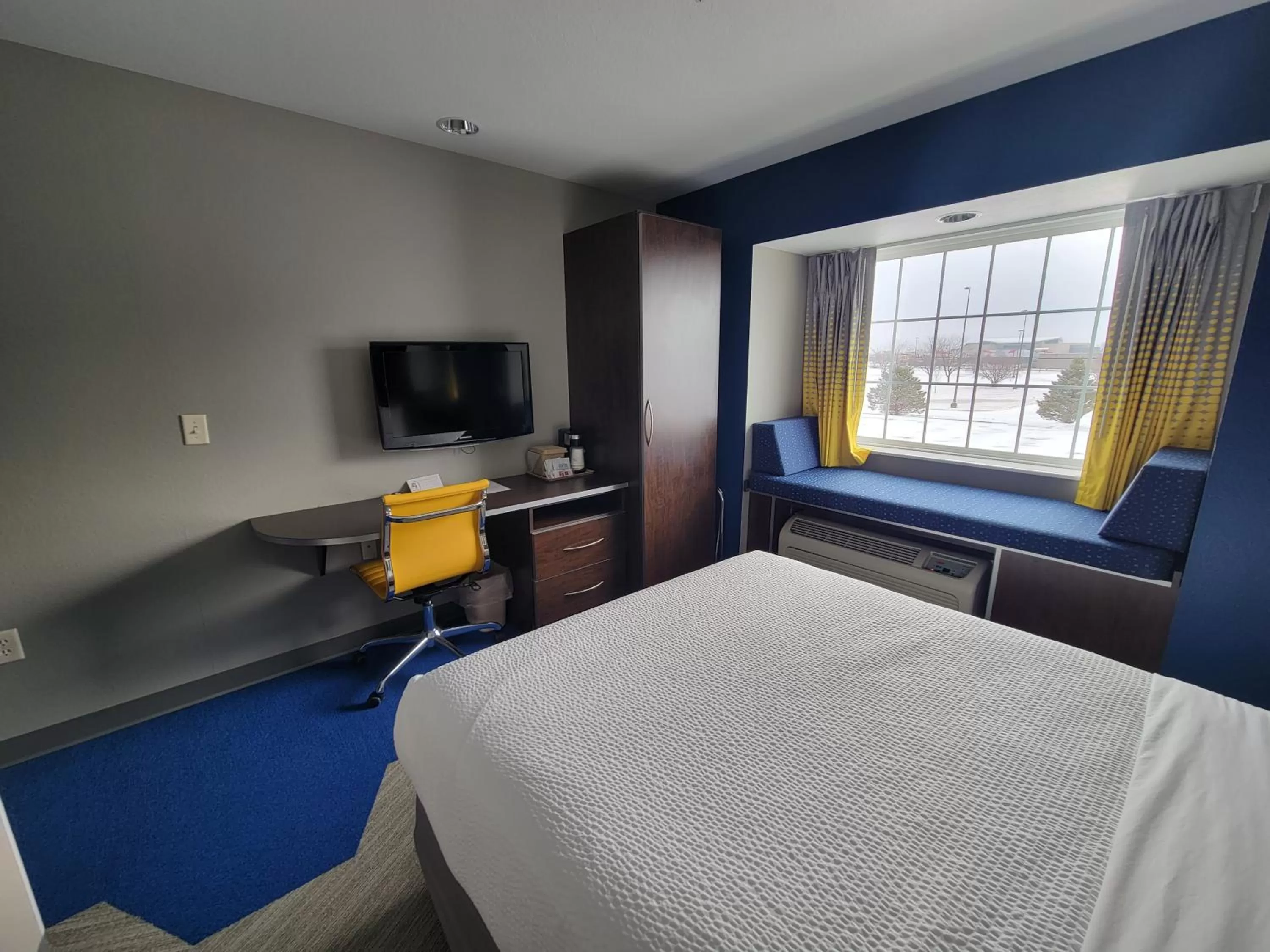 Queen Room with Two Queen Beds - Non-Smoking in Microtel Inn & Suites by Wyndham Bluffs