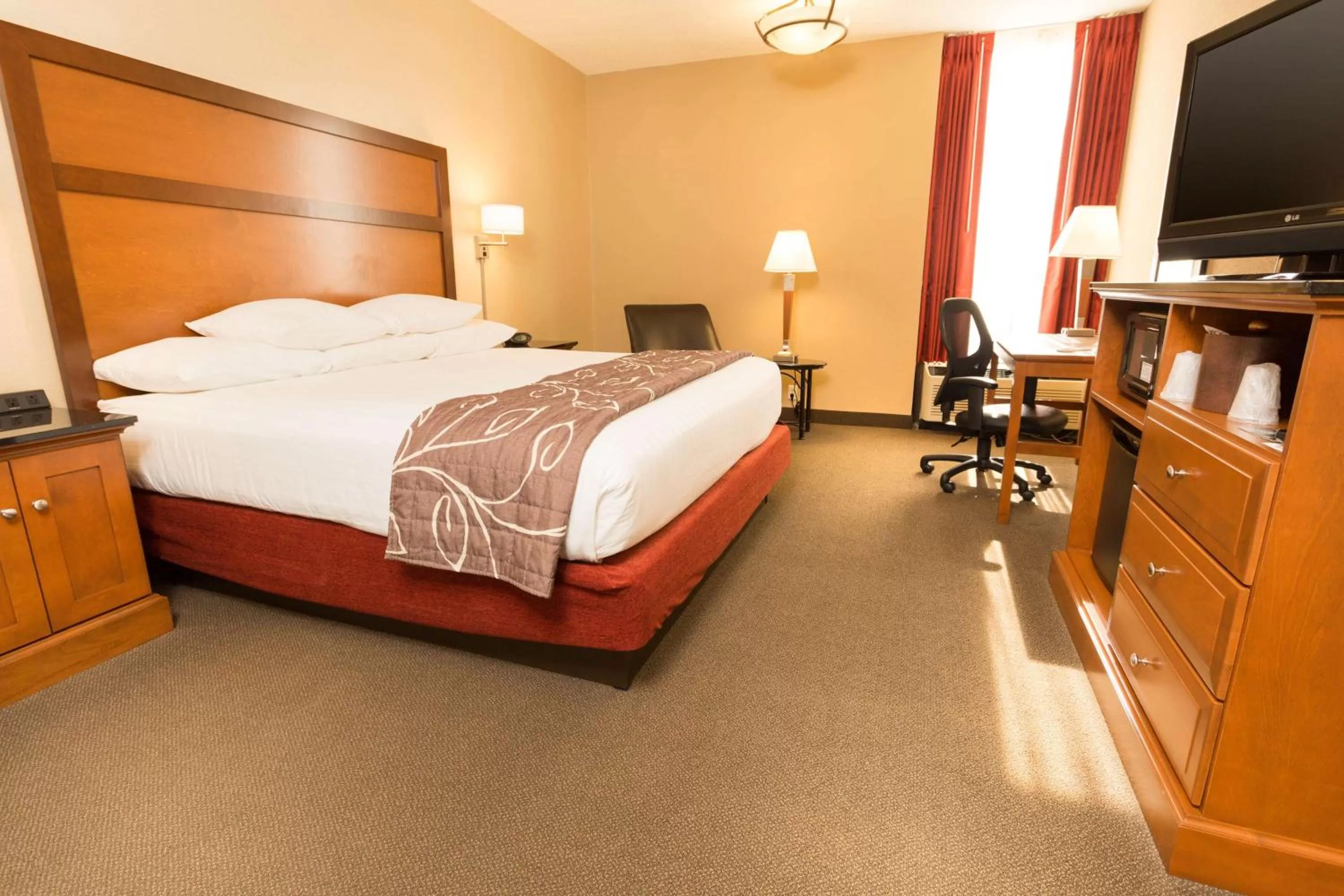 Deluxe King Room - Accessible, Tub in Drury Inn & Suites Springfield MO