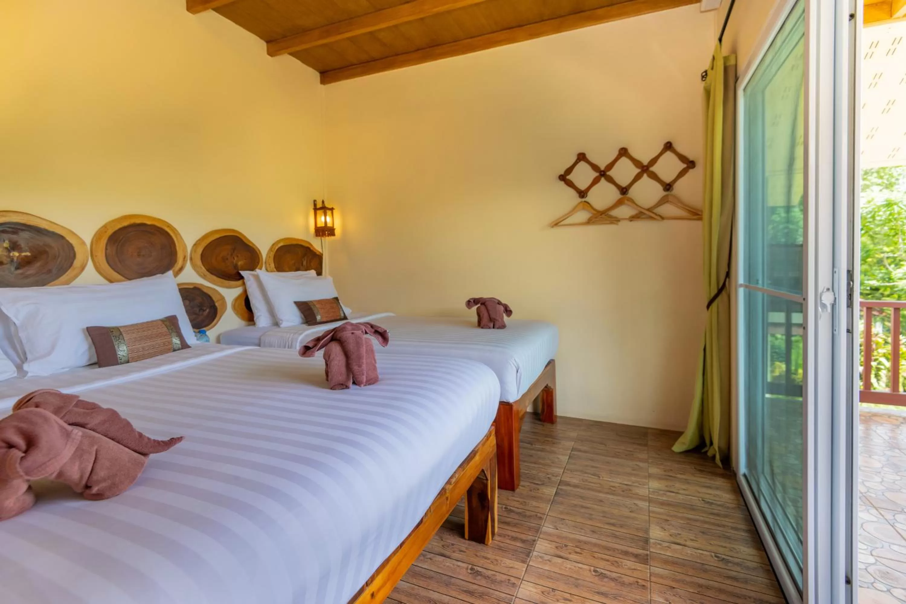 Deluxe Triple Bungalow in Khao Sok River Home Resort