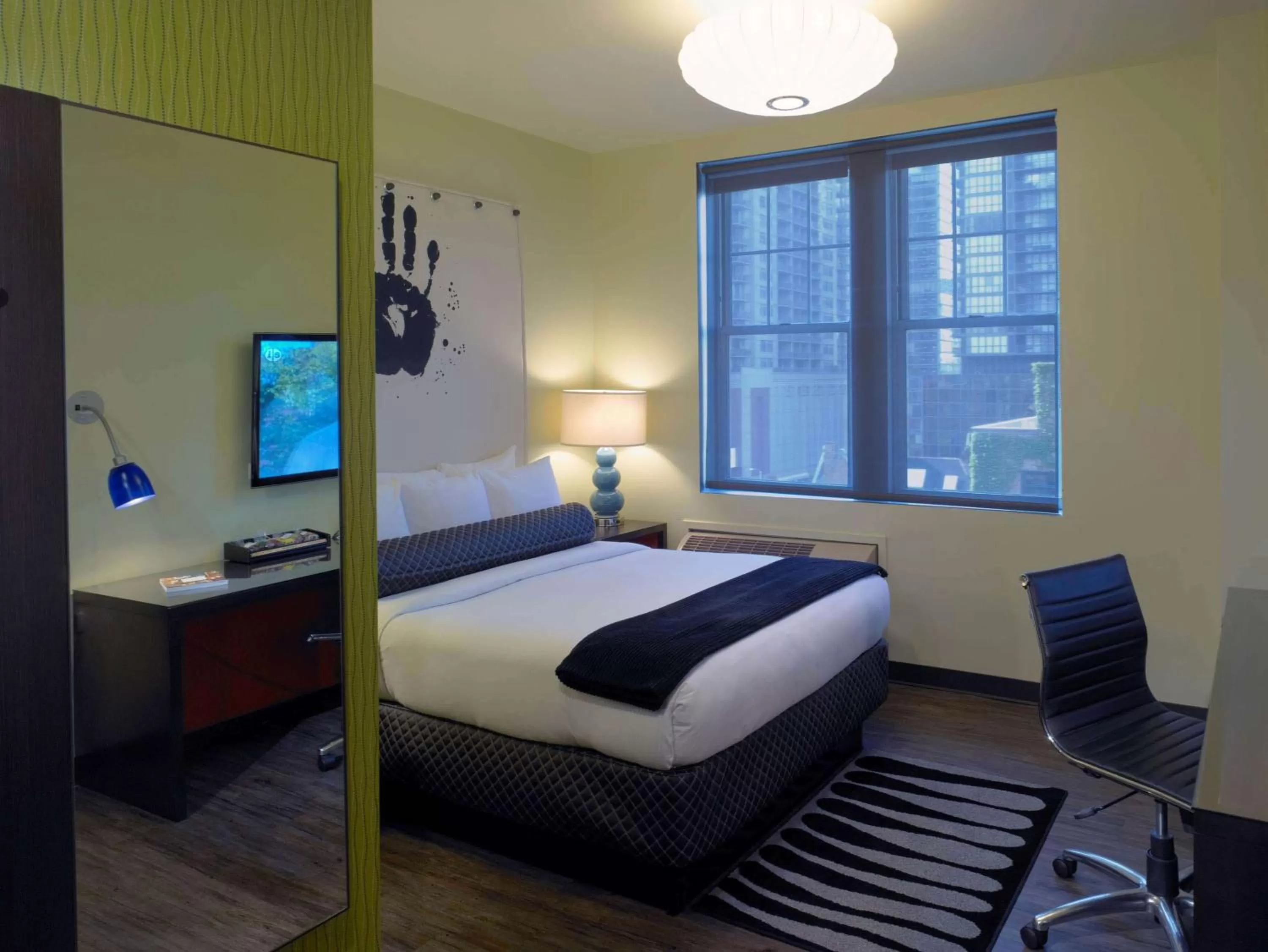Queen Room  with City View in Acme Hotel Company Chicago