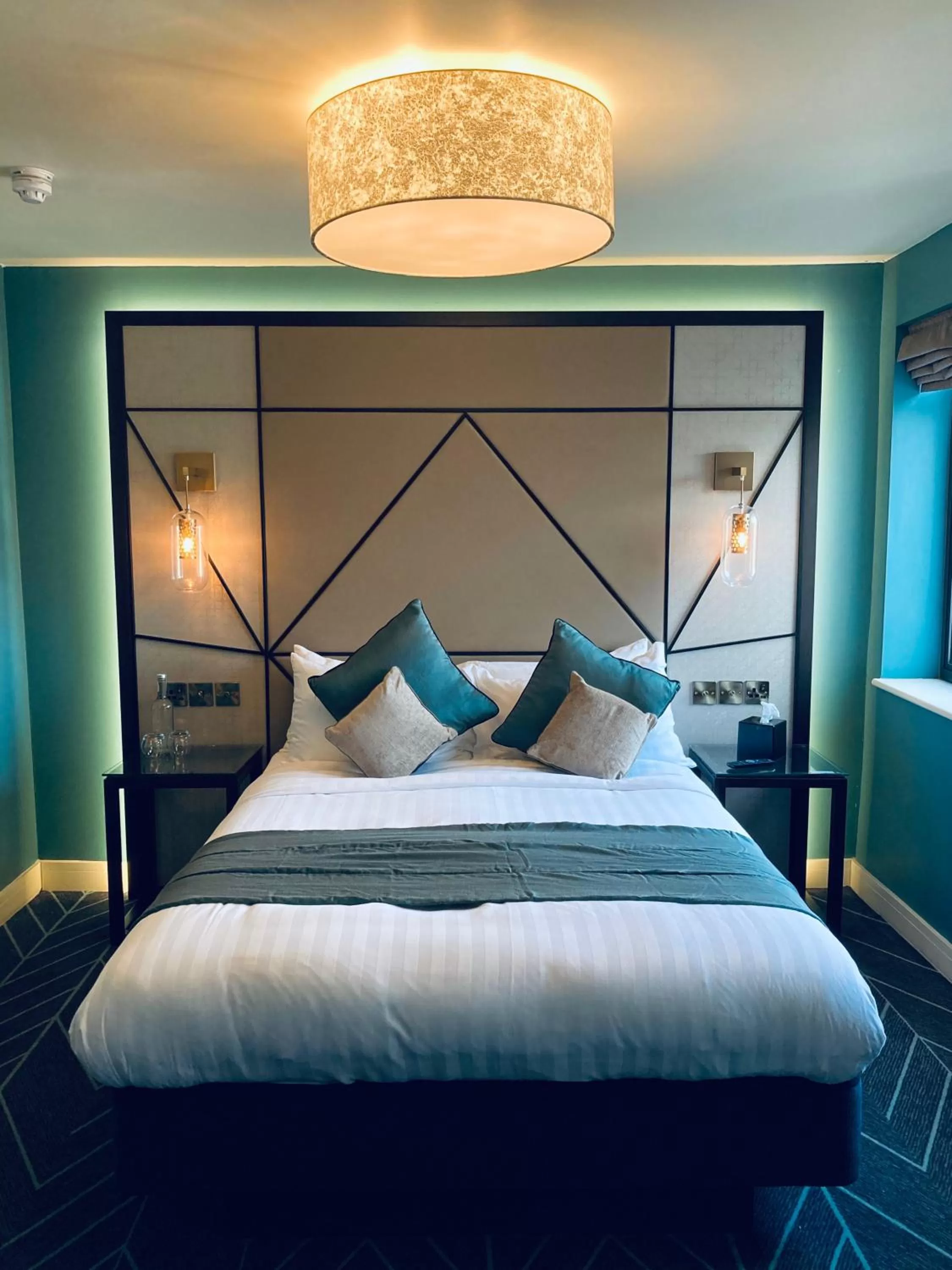 Comfy King in Seven Hotel