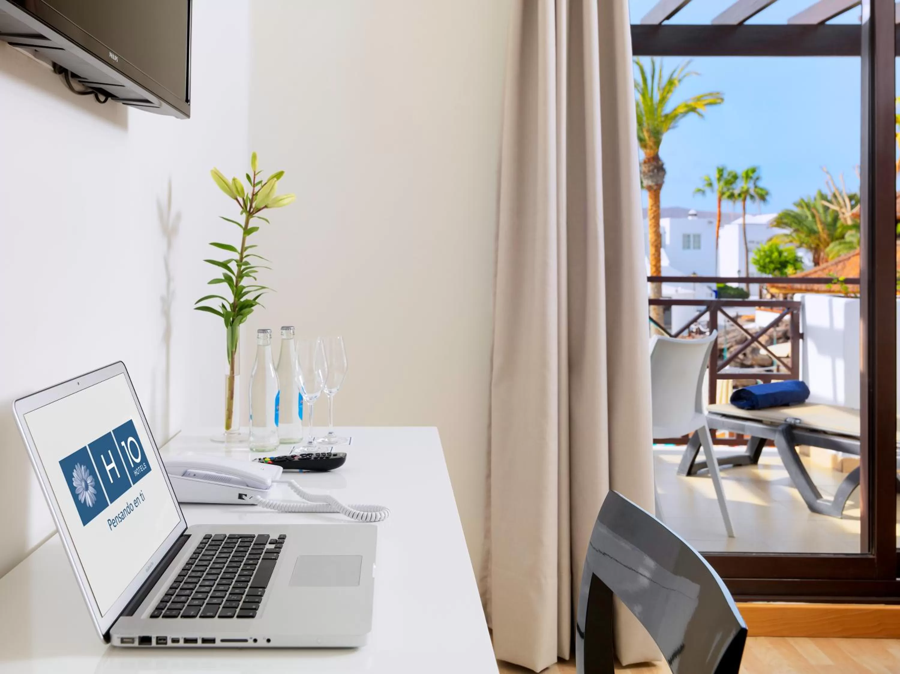 Suite in Boutique Hotel H10 White Suites - Adults Only