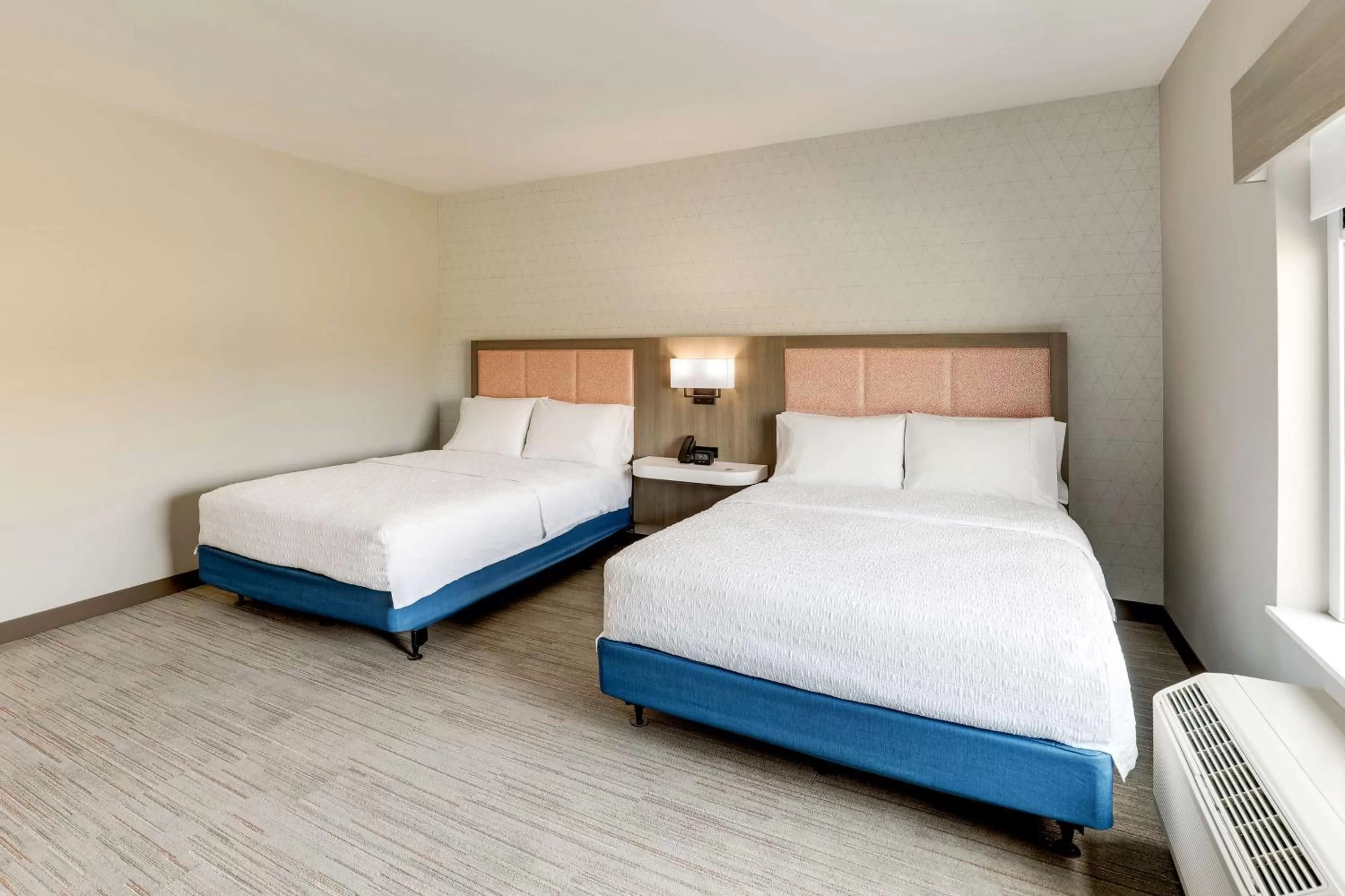 Queen Room with Two Queen Beds and Bath Tub - Mobility Access in Hampton Inn & Suites Weatherford, Tx