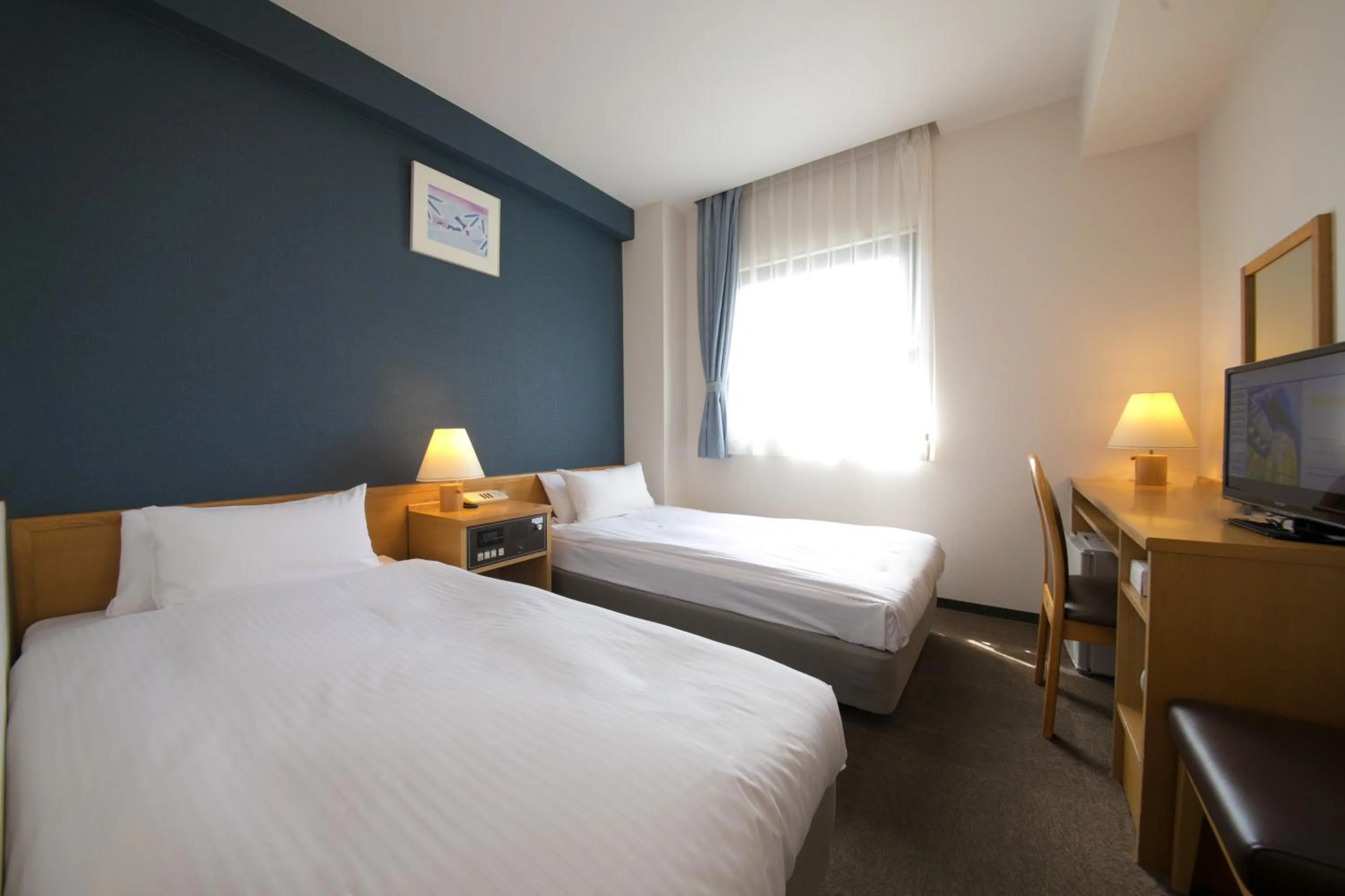 Twin Room - Smoking in Heiwadai Hotel 5