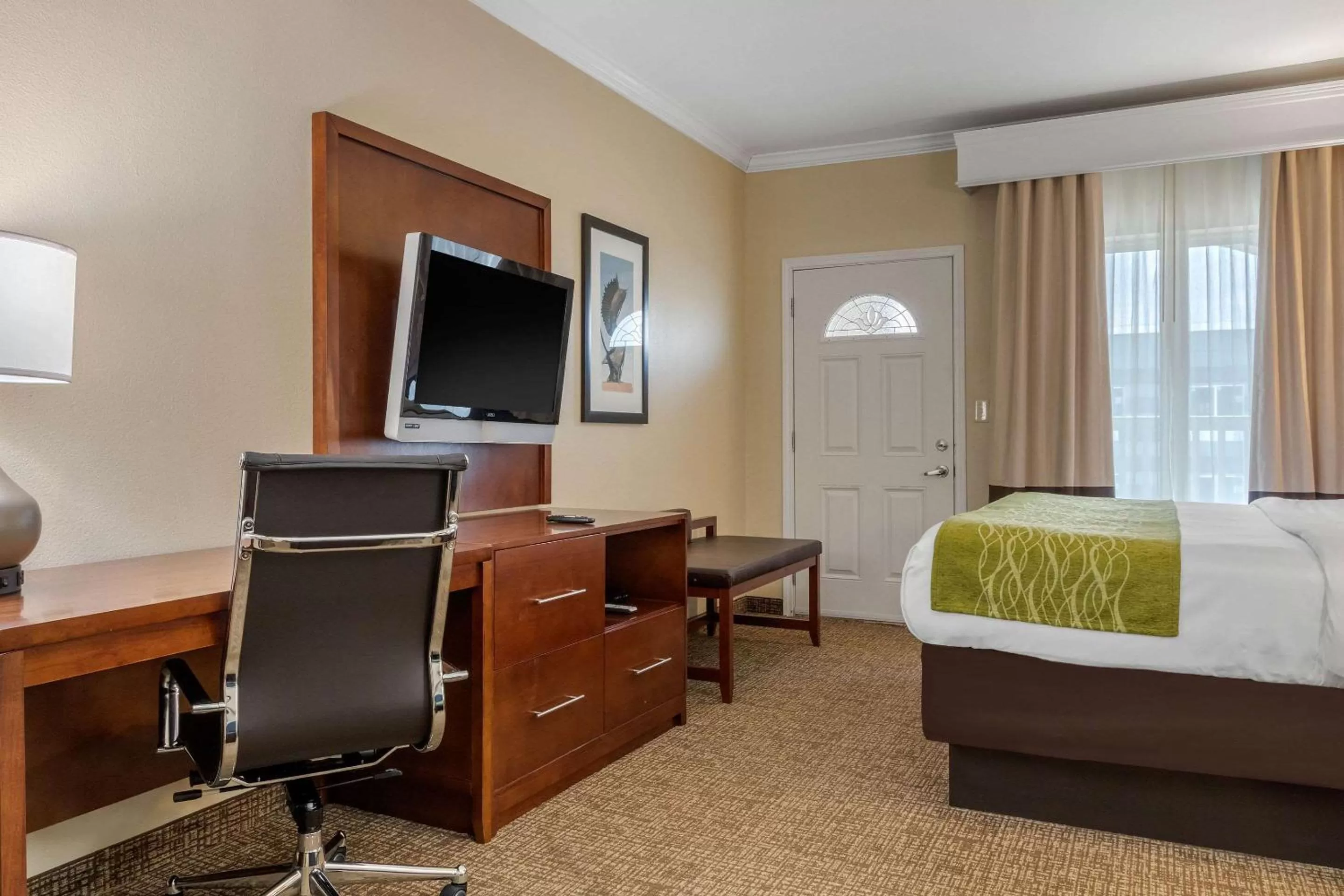 King Suite with Balcony - Non-Smoking in Comfort Suites Central