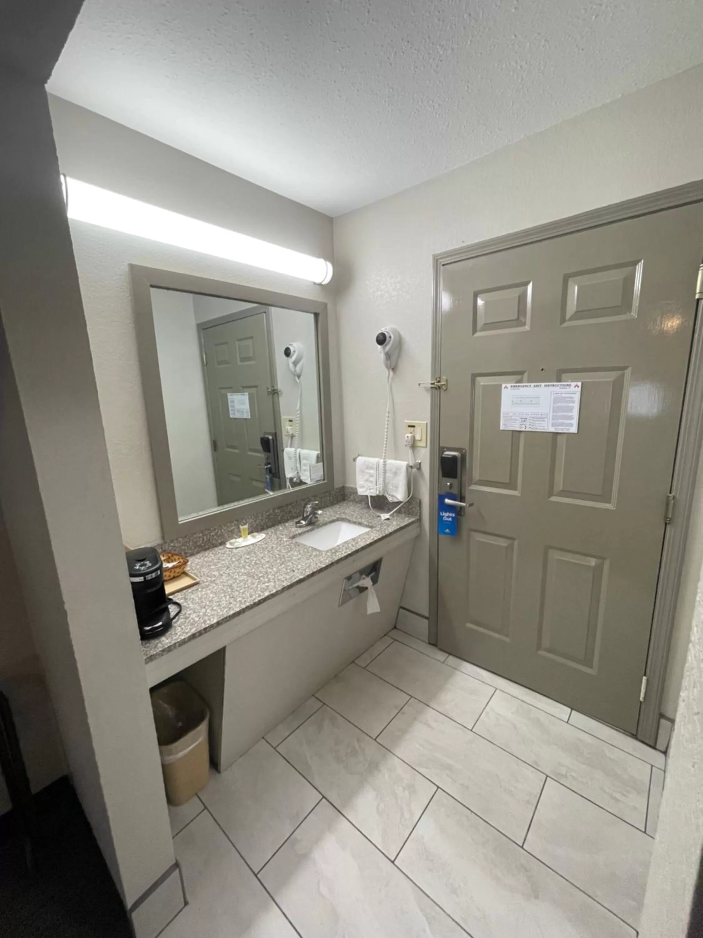 King Room - Non-Smoking in Days Inn by Wyndham Holladay