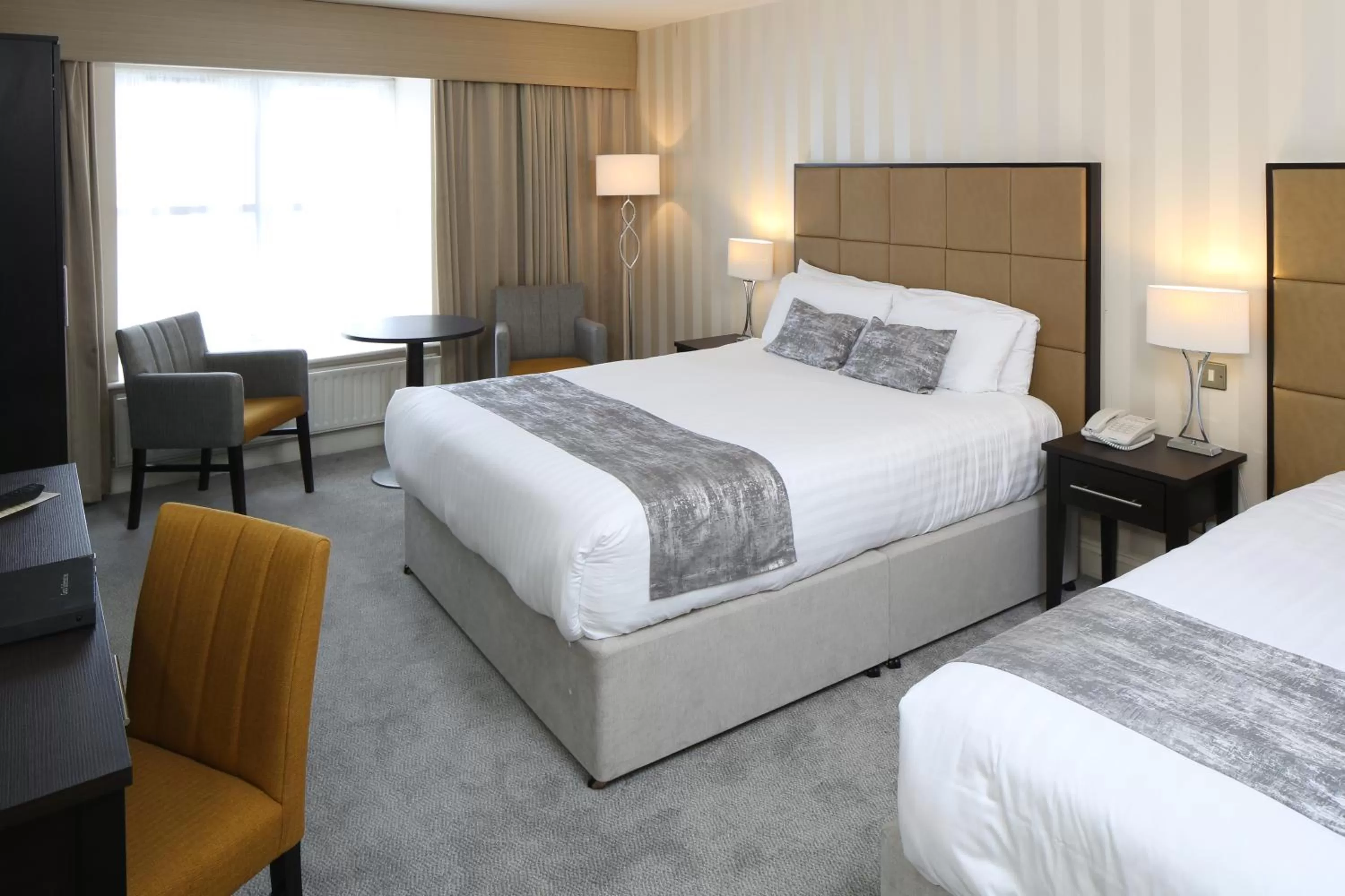 Family Room (2 Adults + 1 Child) in Menlo Park Hotel