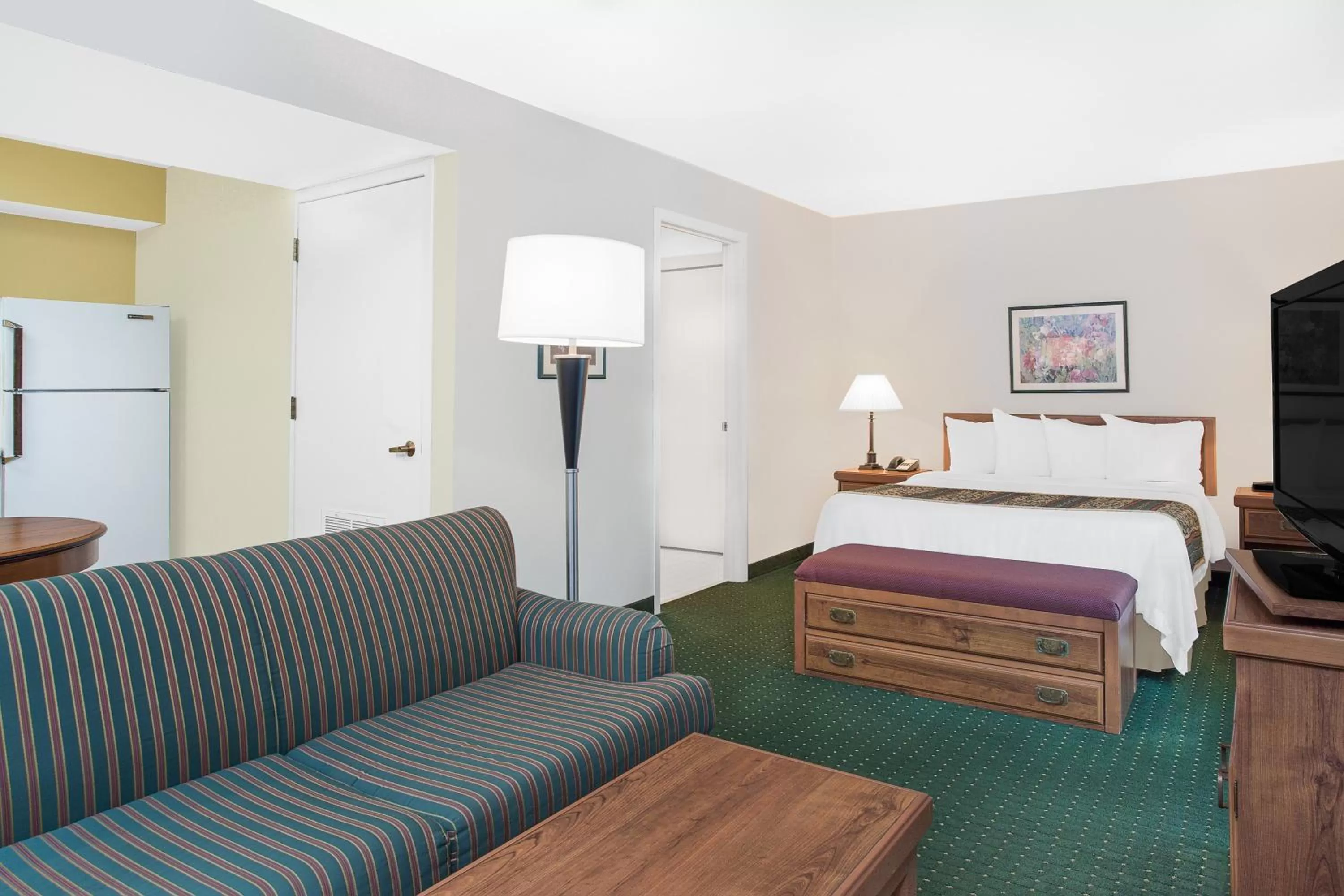 Queen Suite - Disability Access in Hawthorn Extended Stay by Wyndham Green Bay