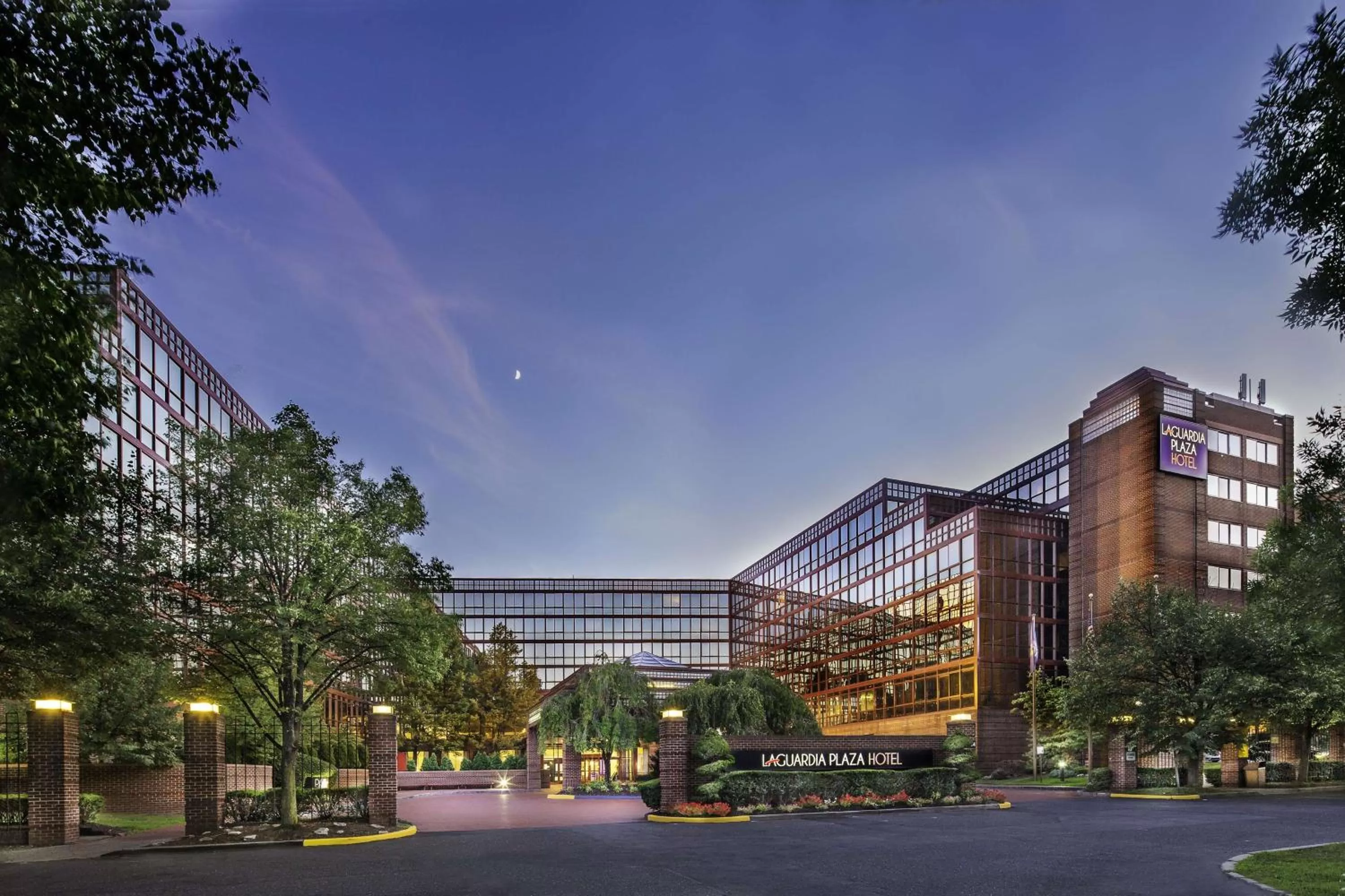 DoubleTree by Hilton New York-LaGuardia