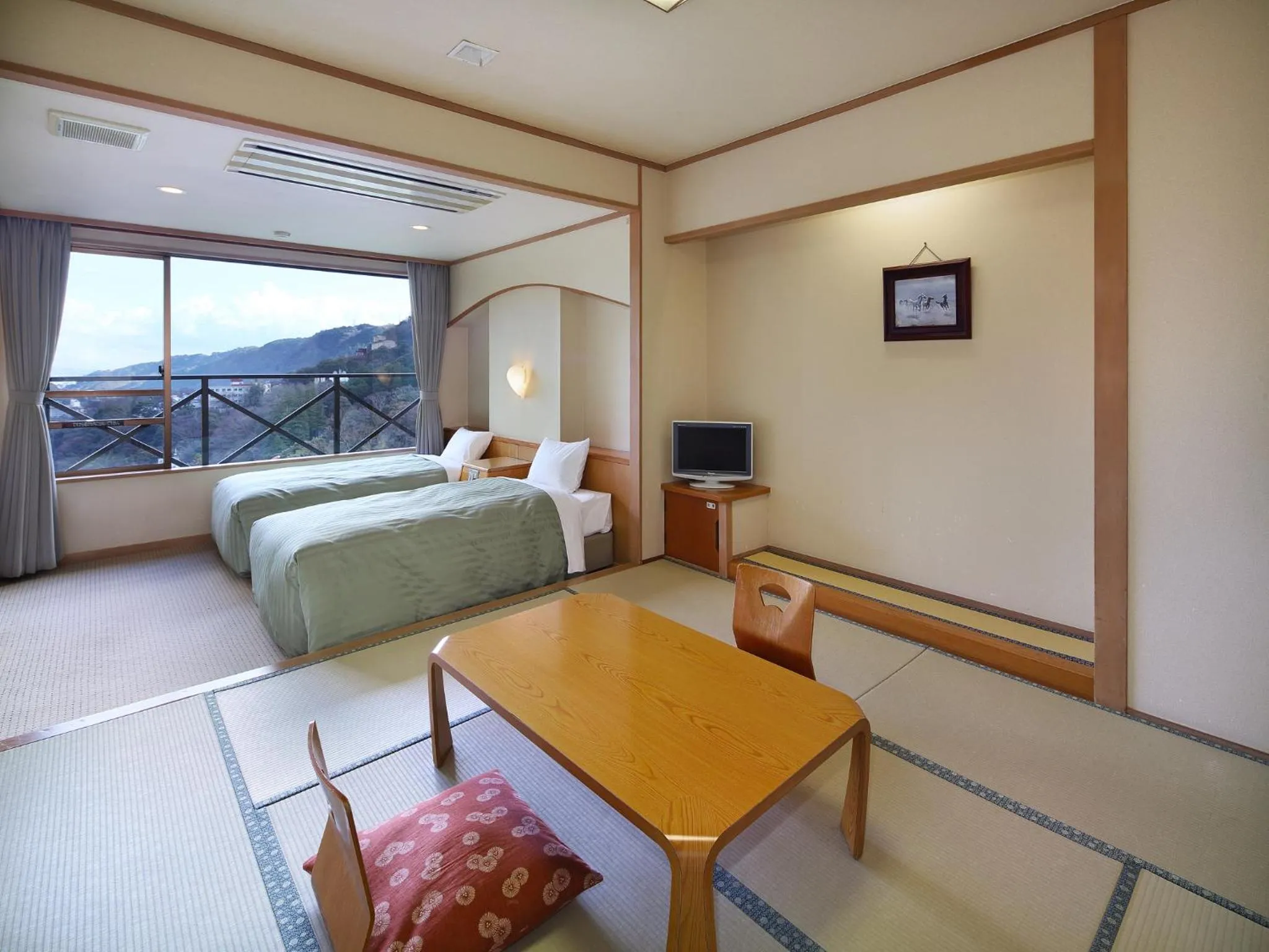 Family Room with Tatami Area and Private Bathroom in Hakonenomori Okada