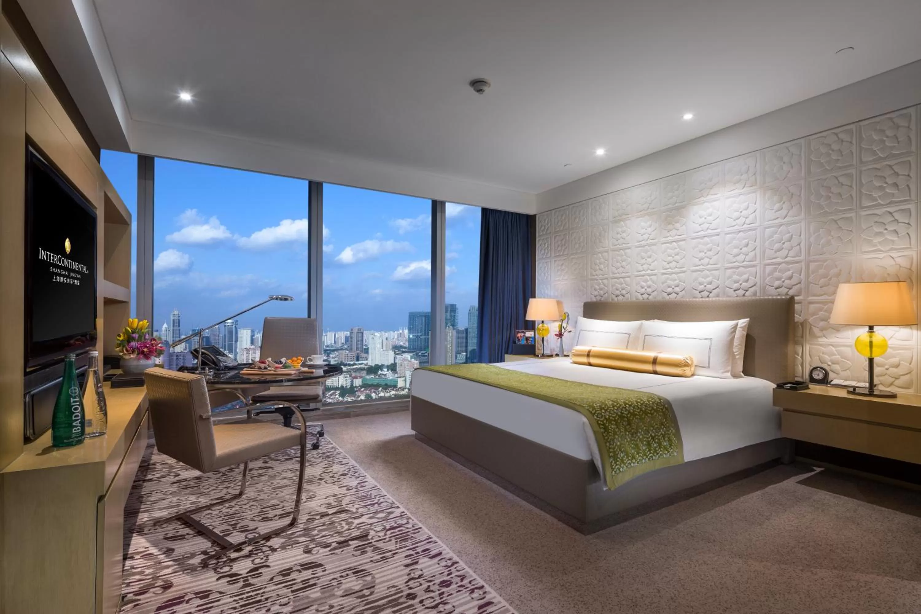Premium King Room - Lounge Access in InterContinental Shanghai Jing' An by IHG
