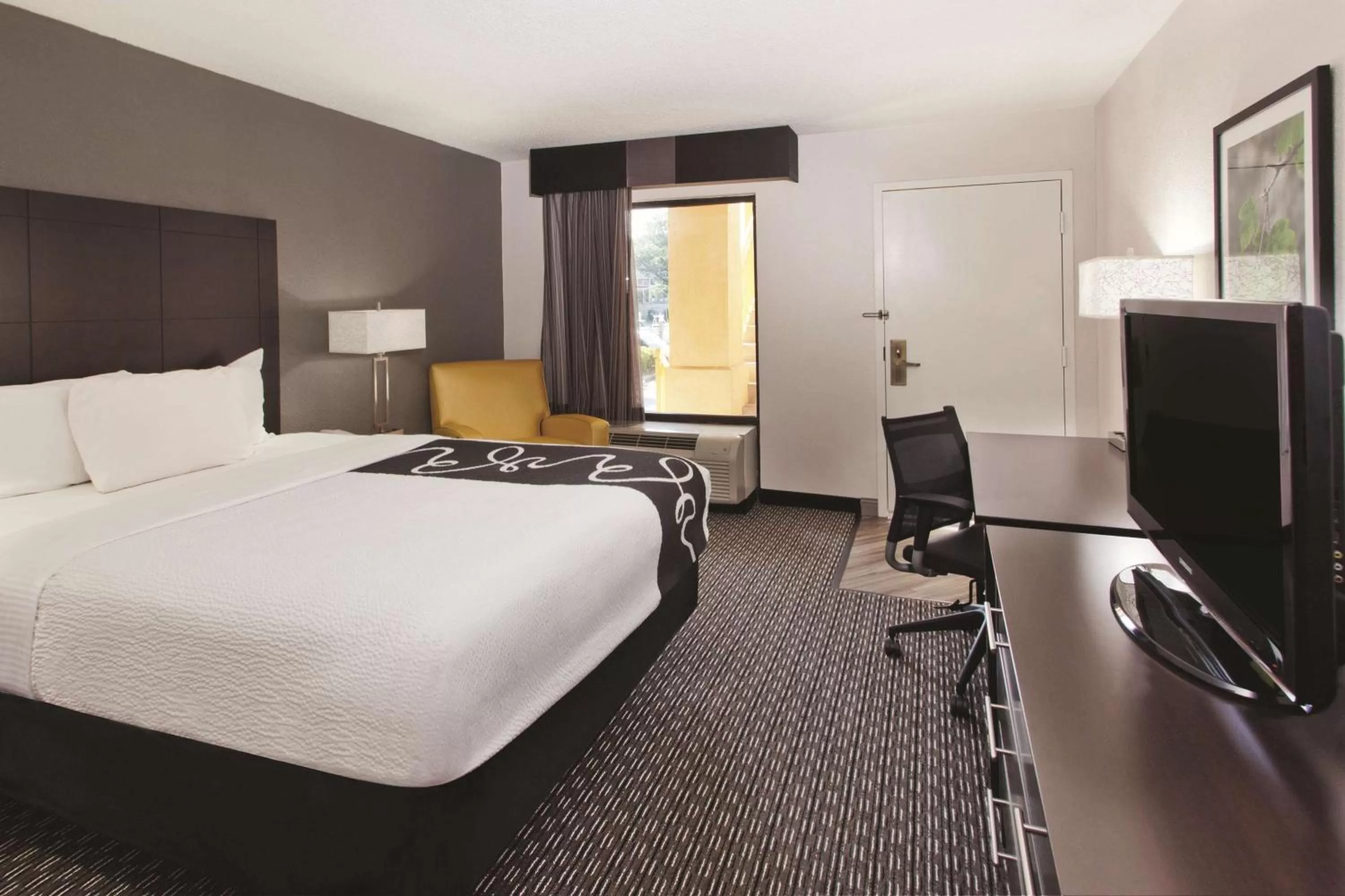 Deluxe King Room - Non-Smoking in La Quinta by Wyndham Charleston Riverview