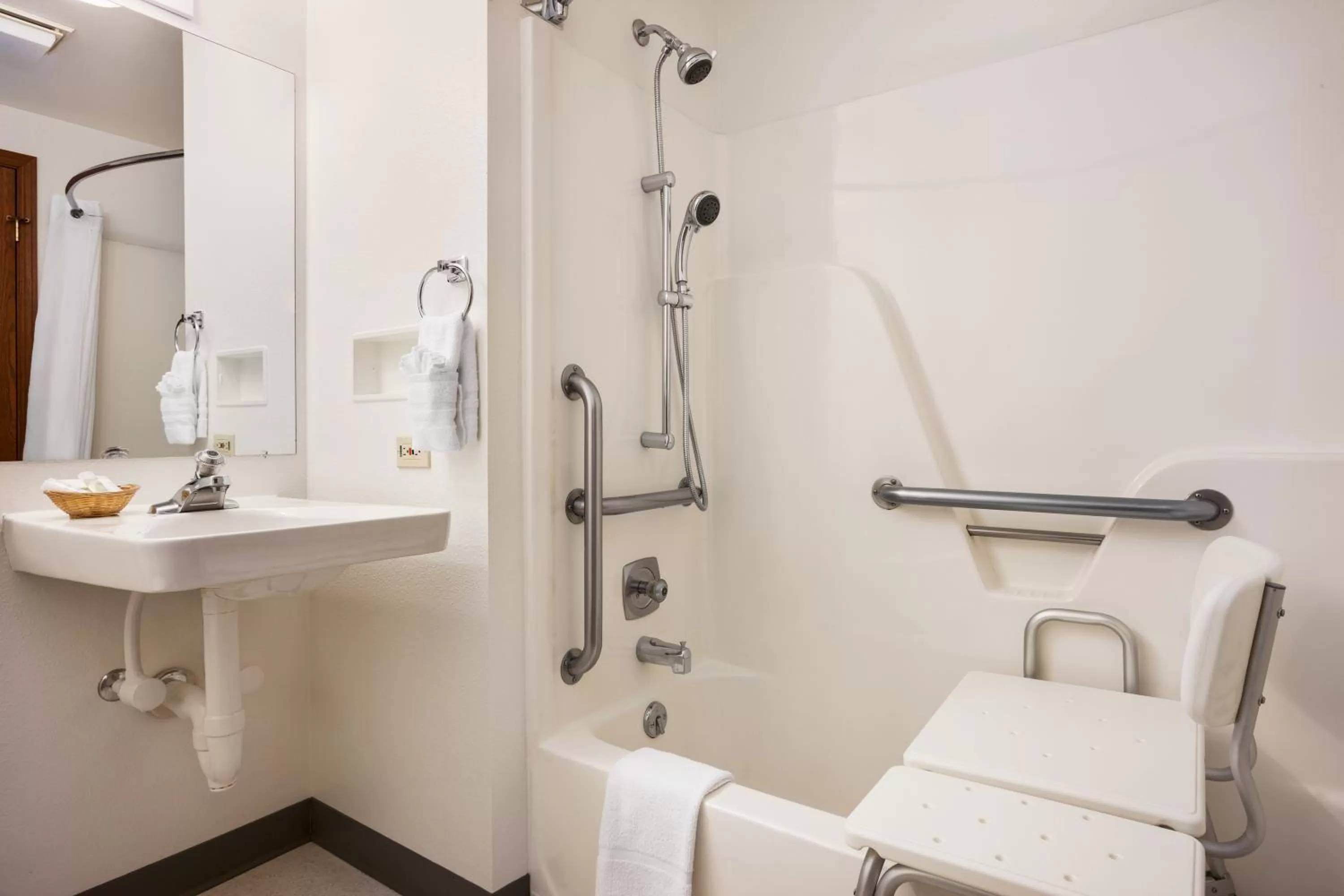 Queen Room - Disability Access/Non-Smoking in Super 8 by Wyndham Cody