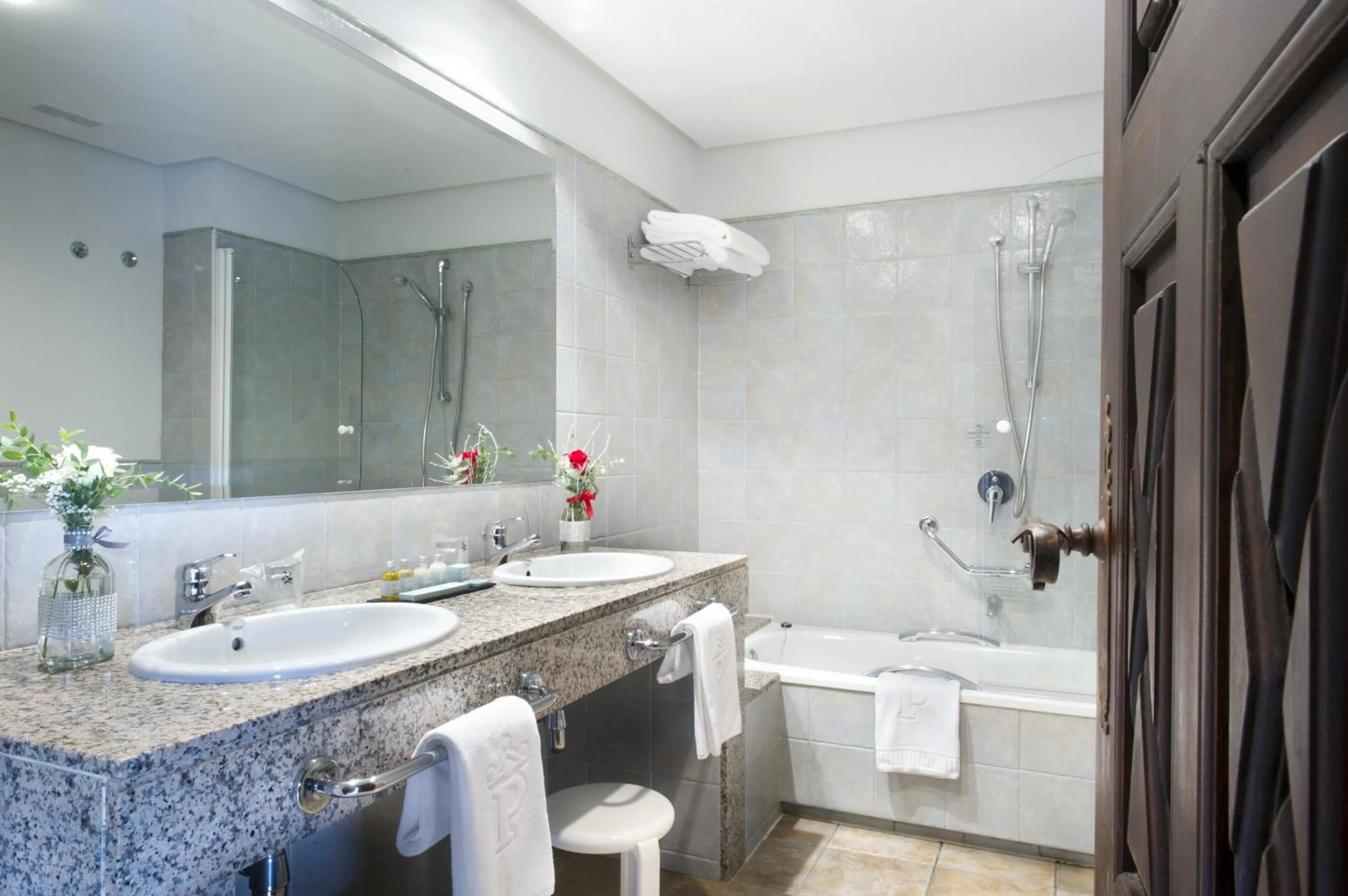 Standard Double Room (2 Adults + 1 Child) in Parador de Cangas de Onís