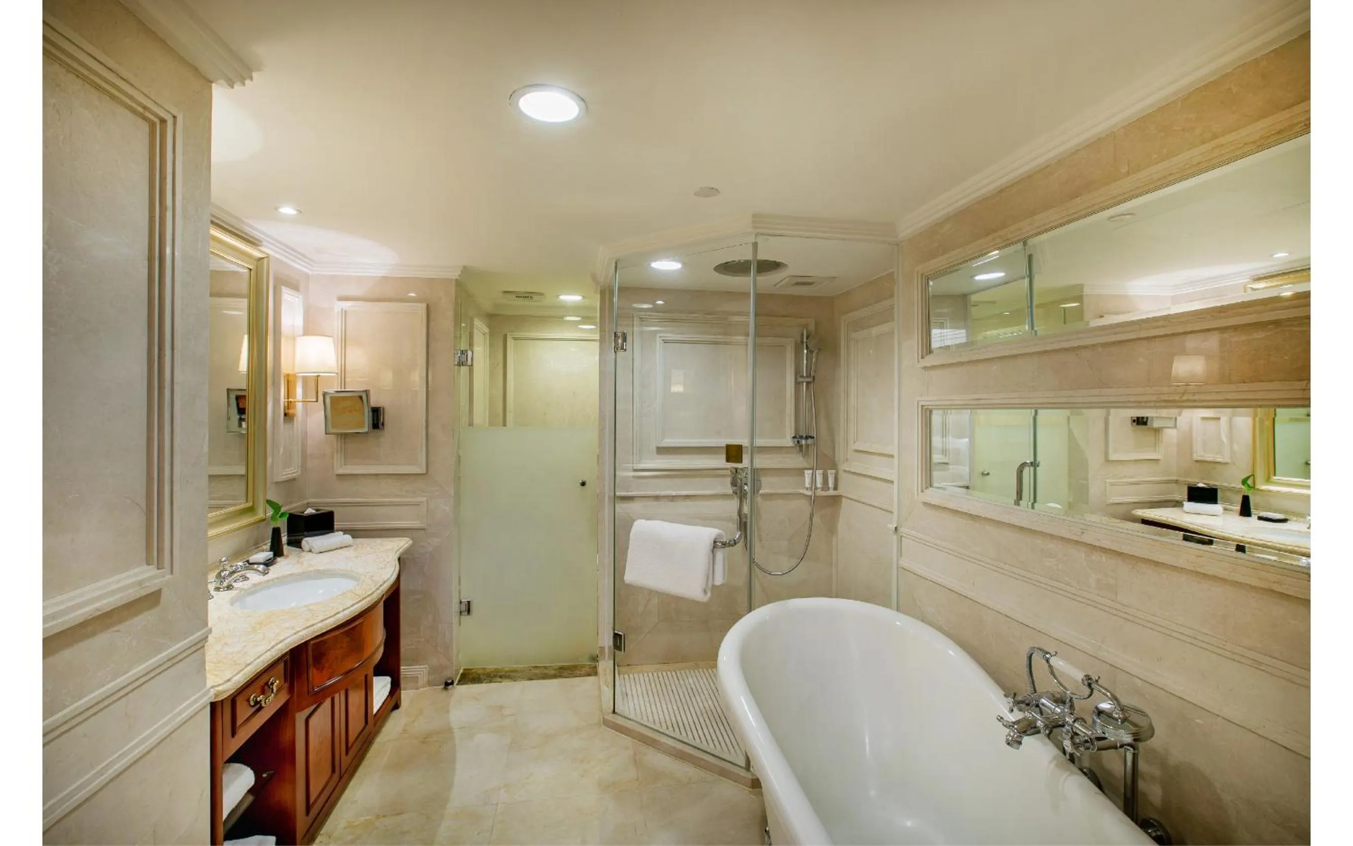 Executive Deluxe King with Panoramic View in Kempinski Hotel Guiyang